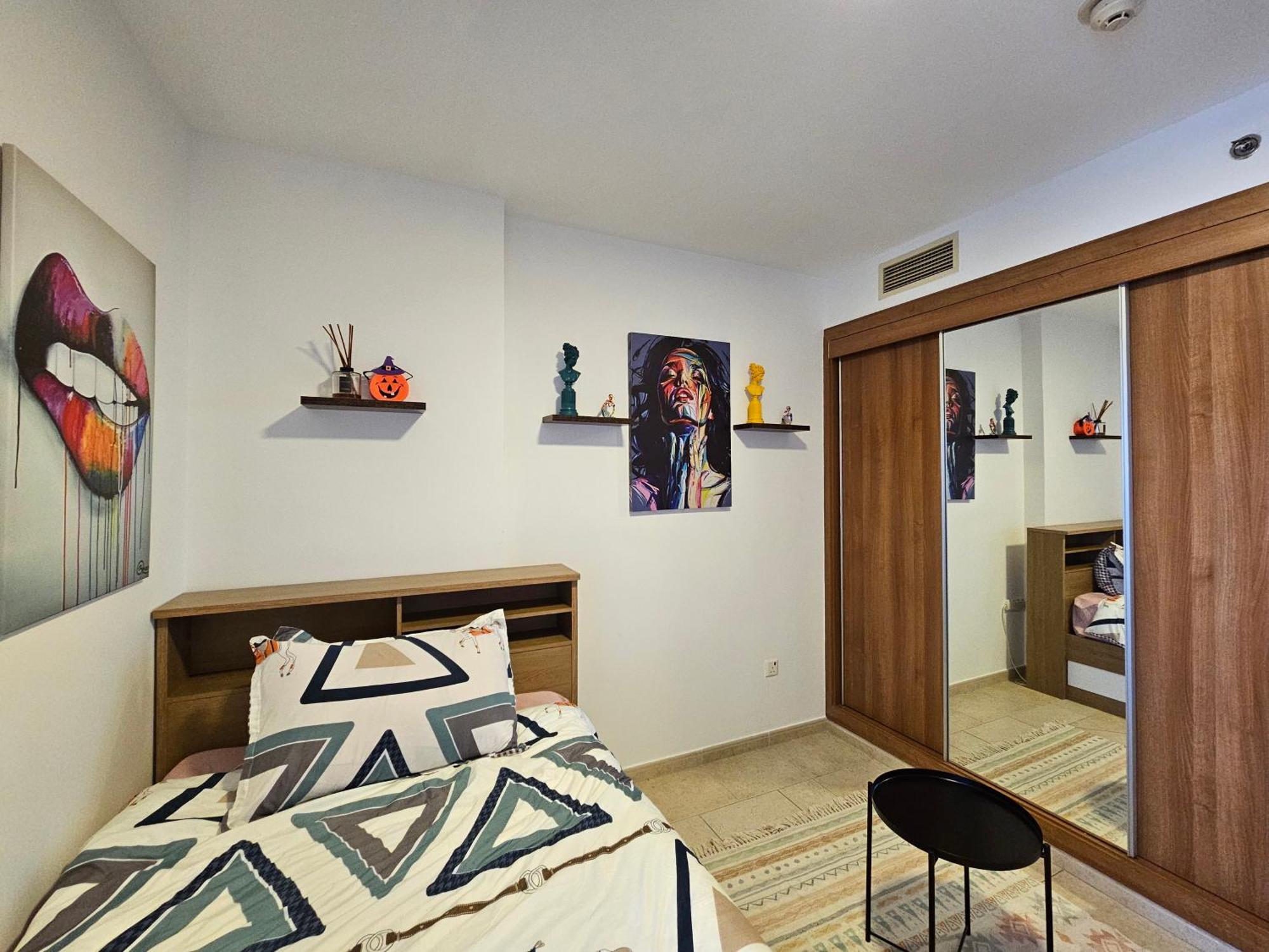 Homestay Super Host At Highest Residential Tower In The World, Private In A Shared *