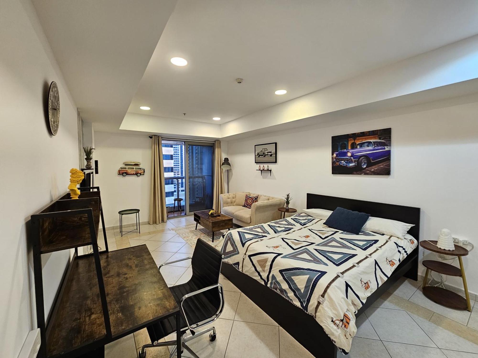 Super Host At Highest Residential Tower In The World, Private In A Shared Homestay