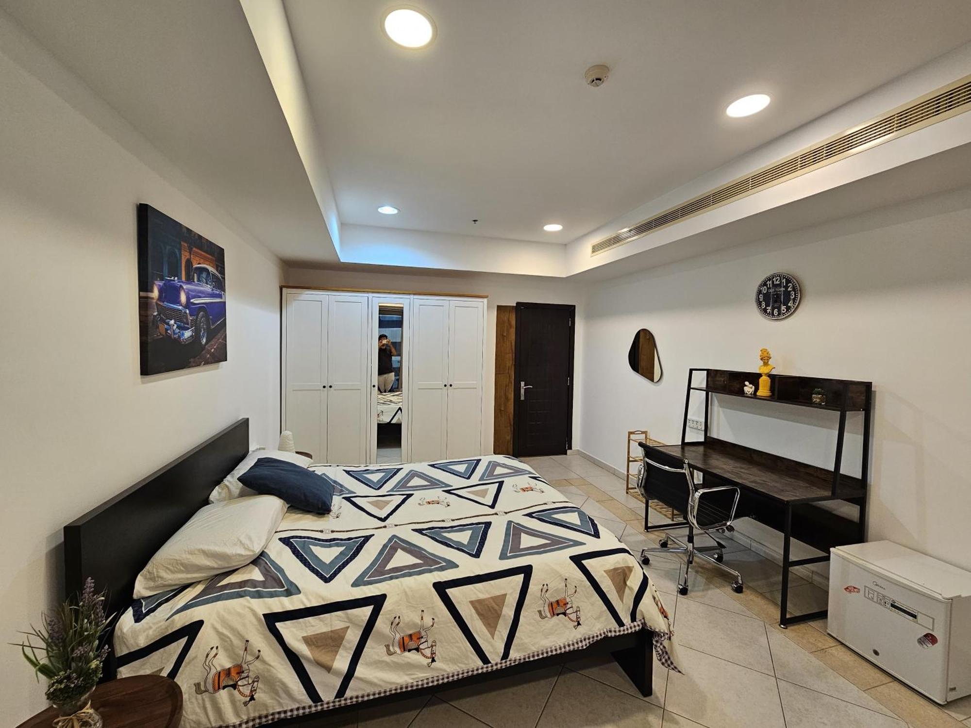 Homestay Super Host At Highest Residential Tower In The World, Private In A Shared *