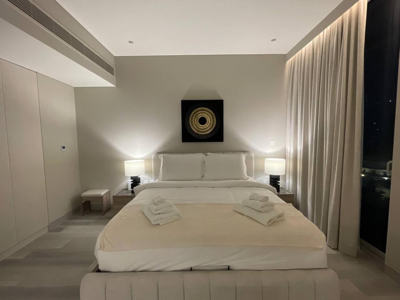 Apartment Marina Walk Gem Modern With Pool & Gym Access, Steps To & Metro Dubai