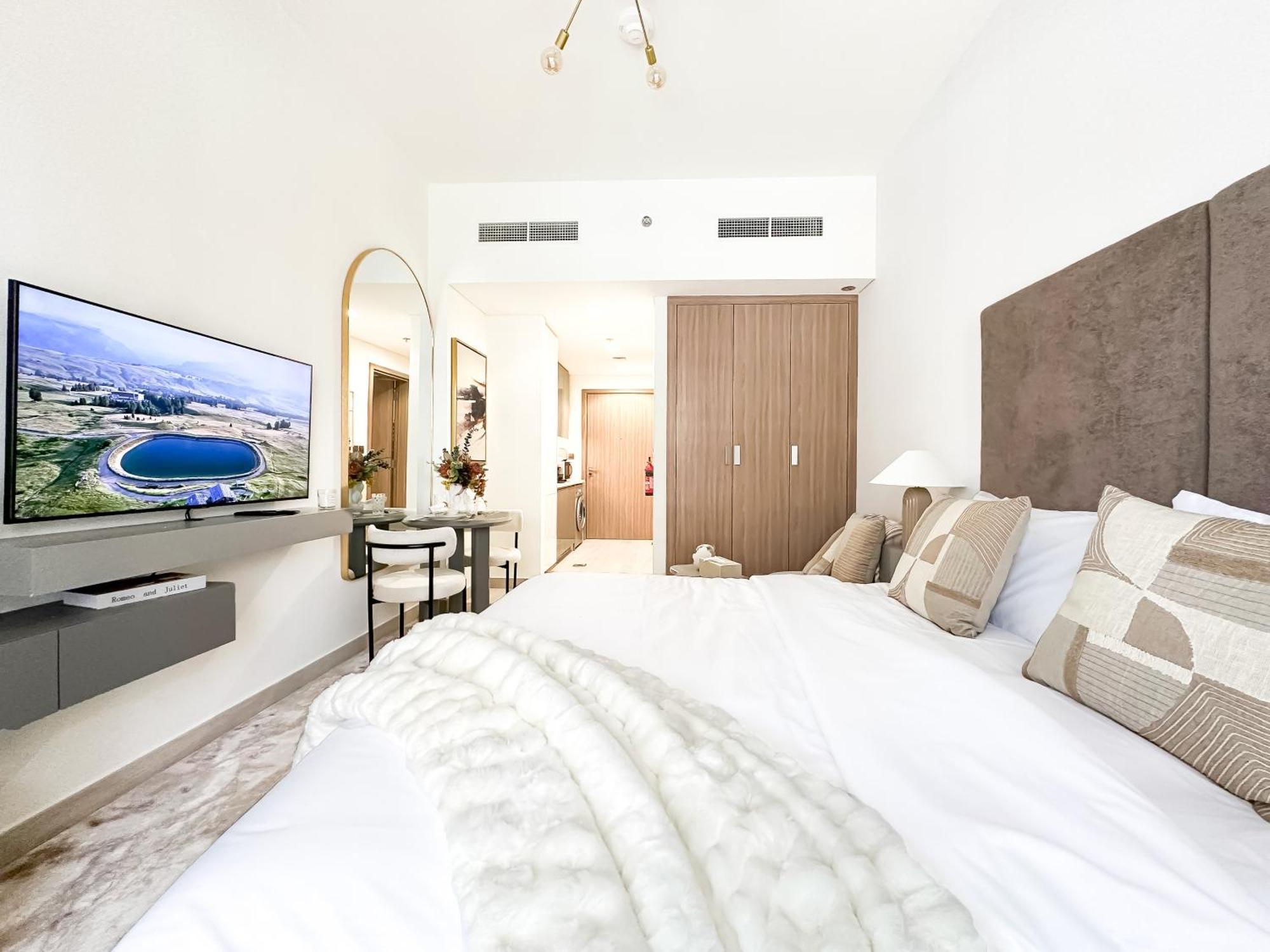 Trophy Blissful Bend In Meydan With Pool Views Apartment