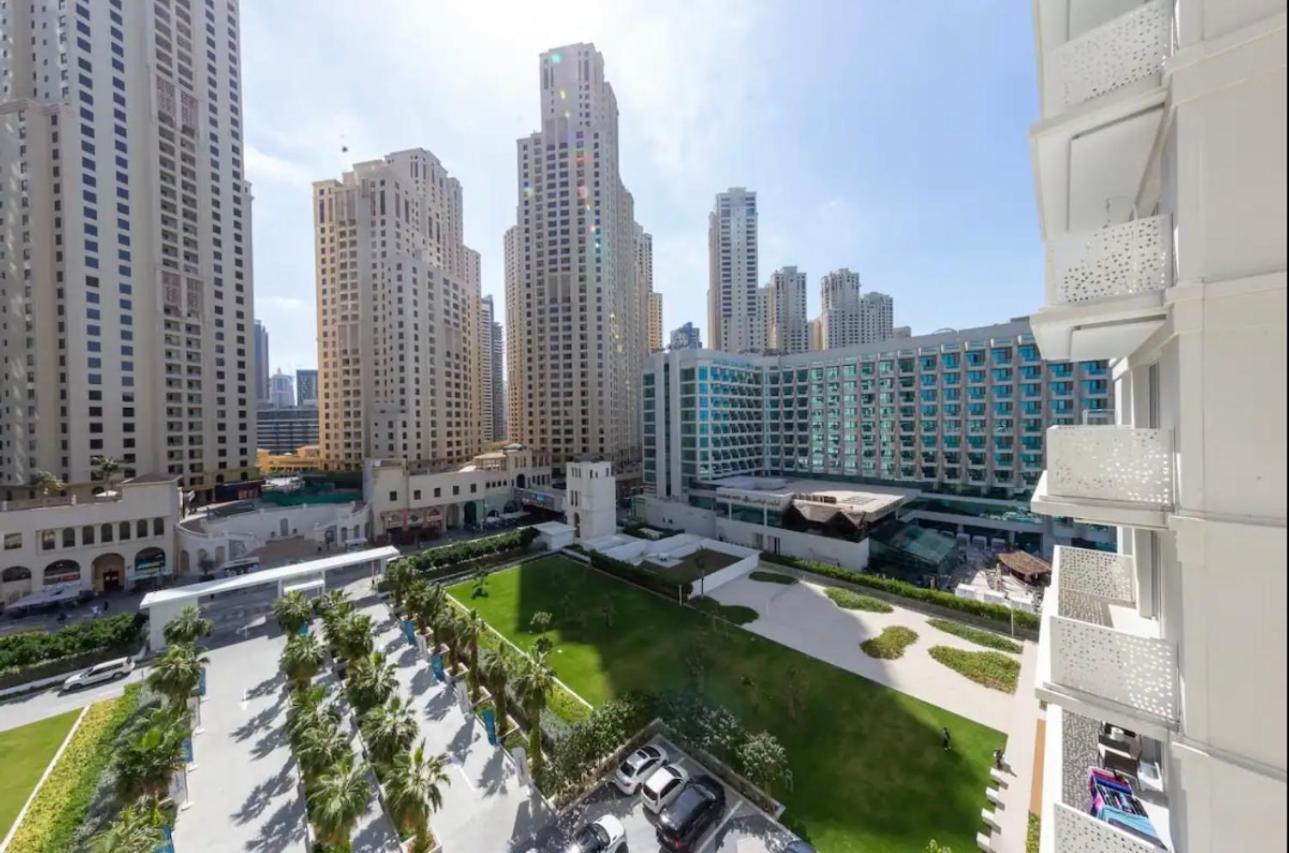 Apartment La Vie Front Jbr By Happy Season