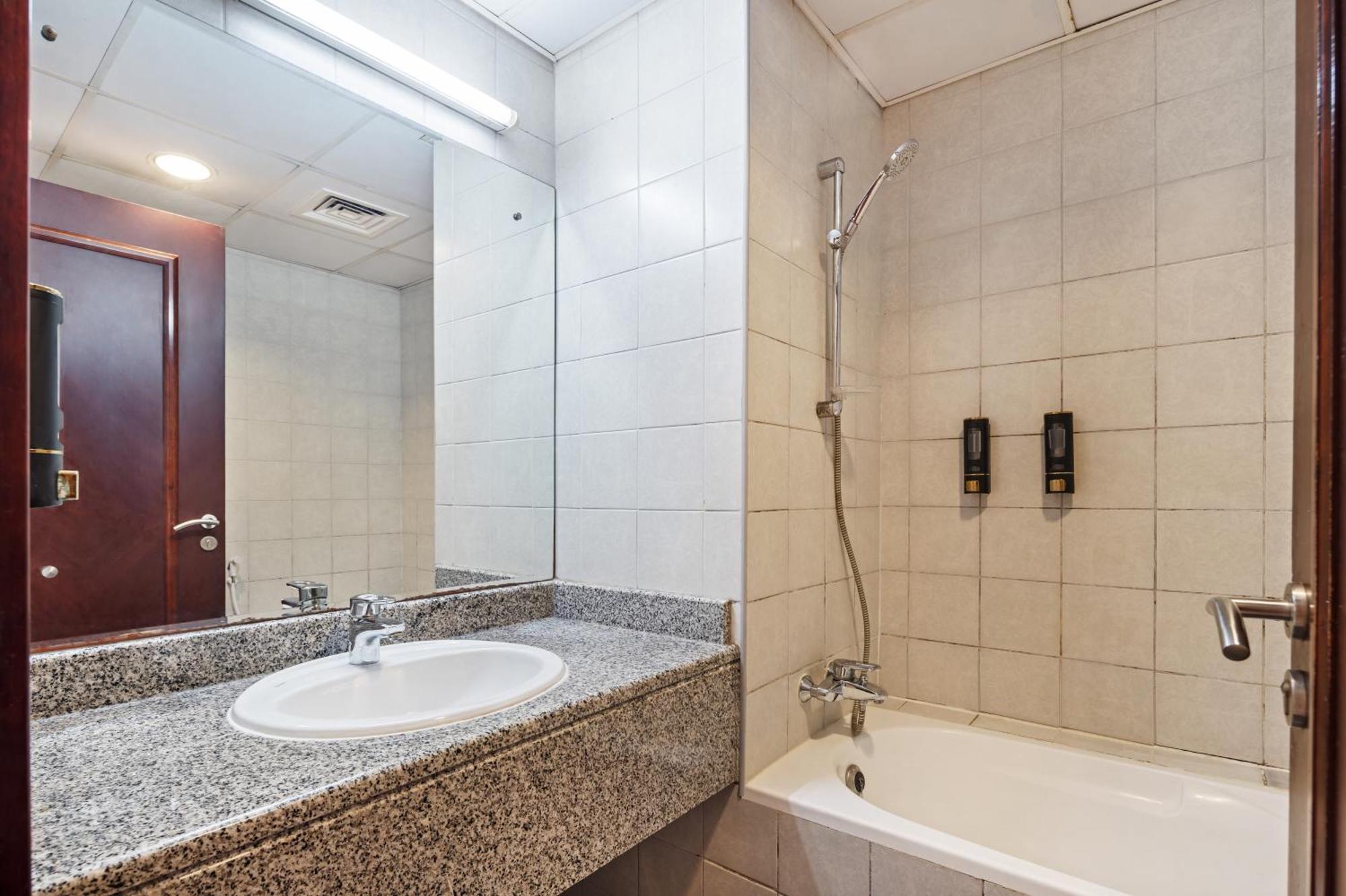 Luxury - Urban Oasis Apartment