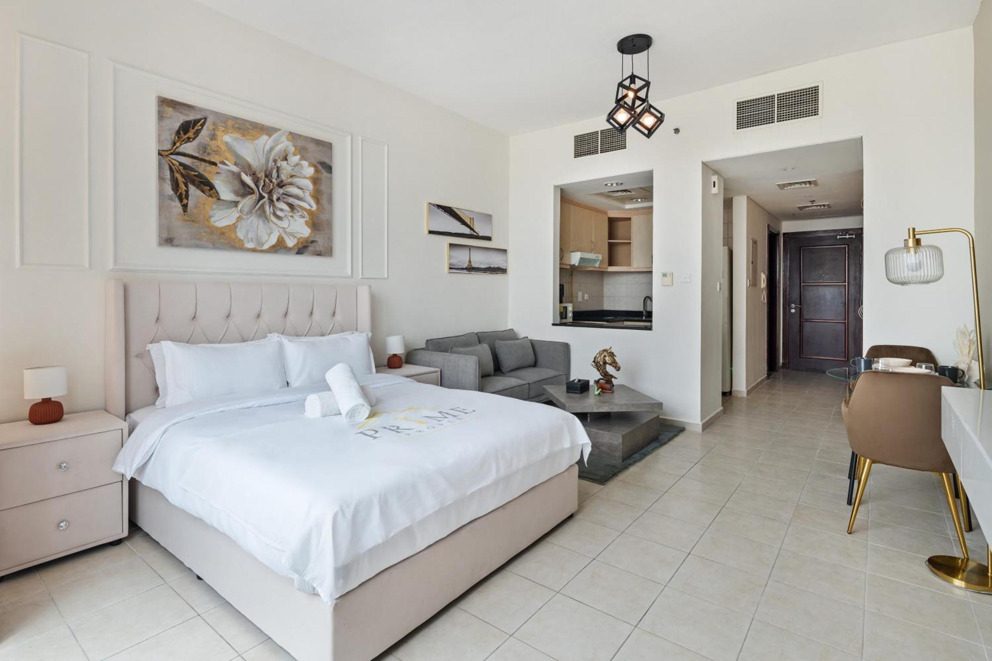Luxury - Urban Oasis Apartment