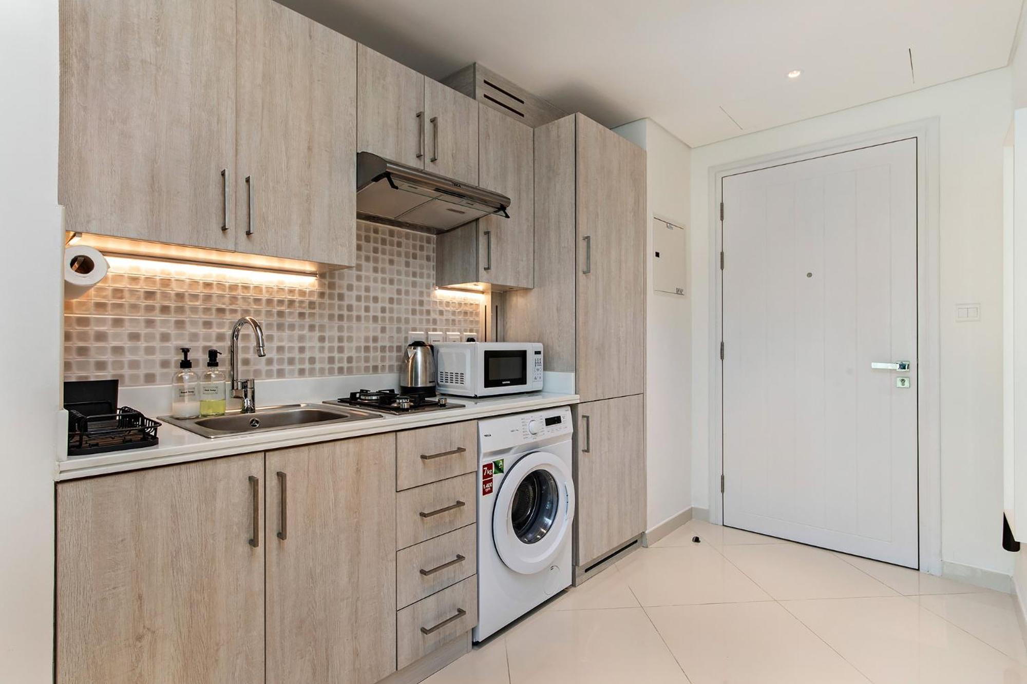 Modern And Cozy At Seven Palm Prime Location *