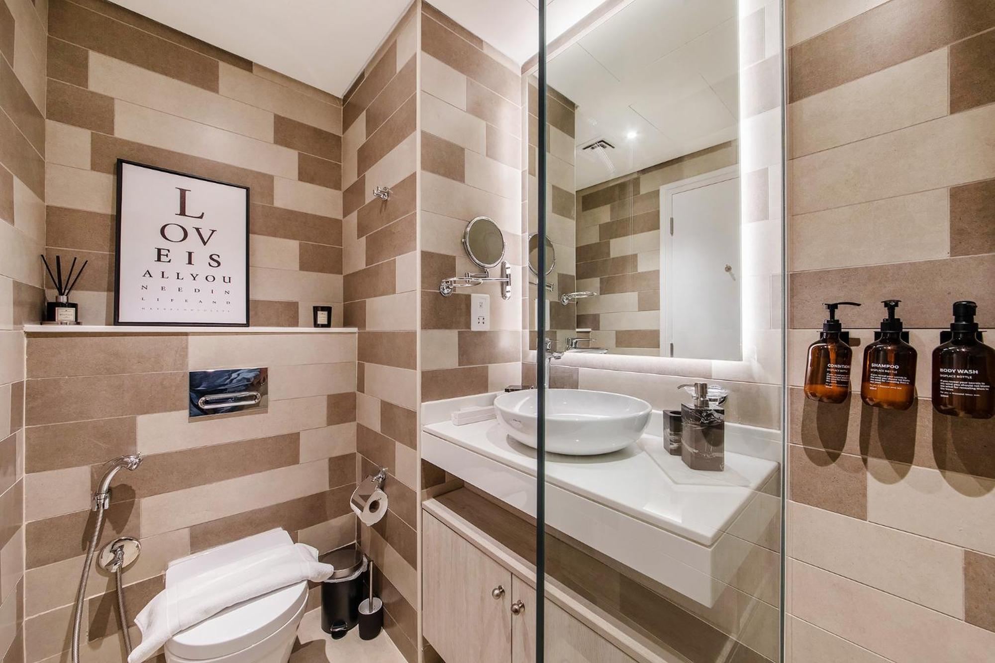 Modern And Cozy At Seven Palm Prime Location