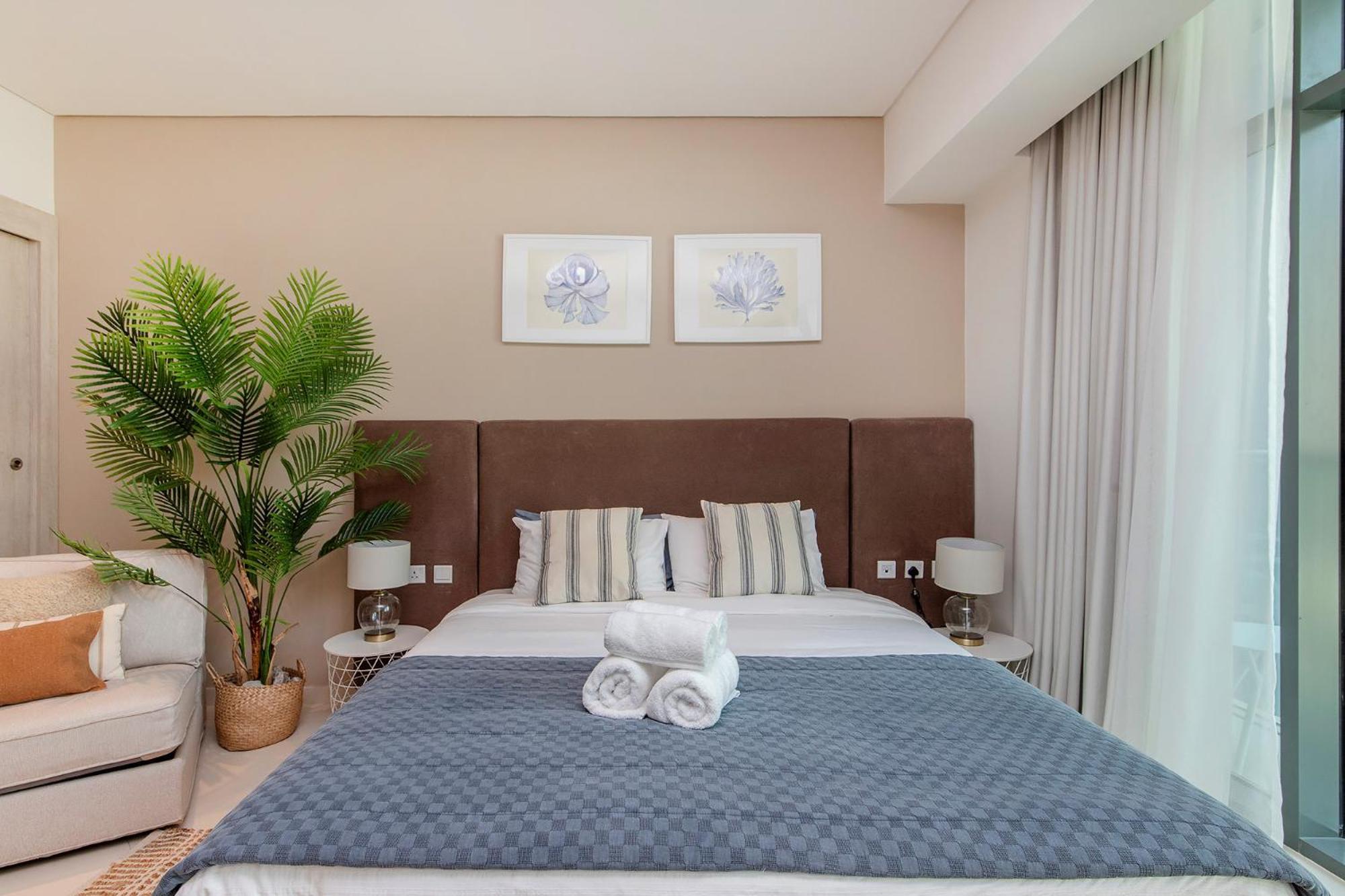 Apartment Modern And Cozy At Seven Palm Prime Location