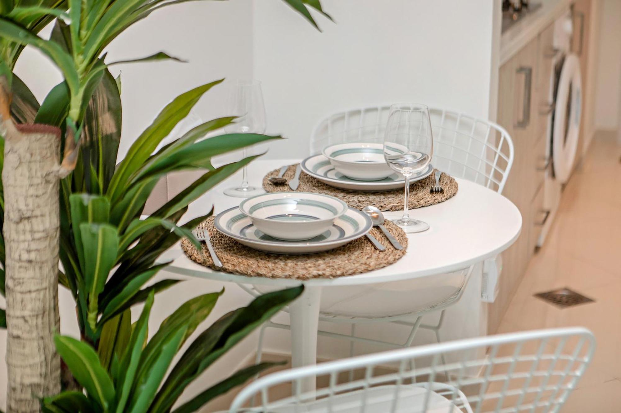 Modern And Cozy At Seven Palm Prime Location *