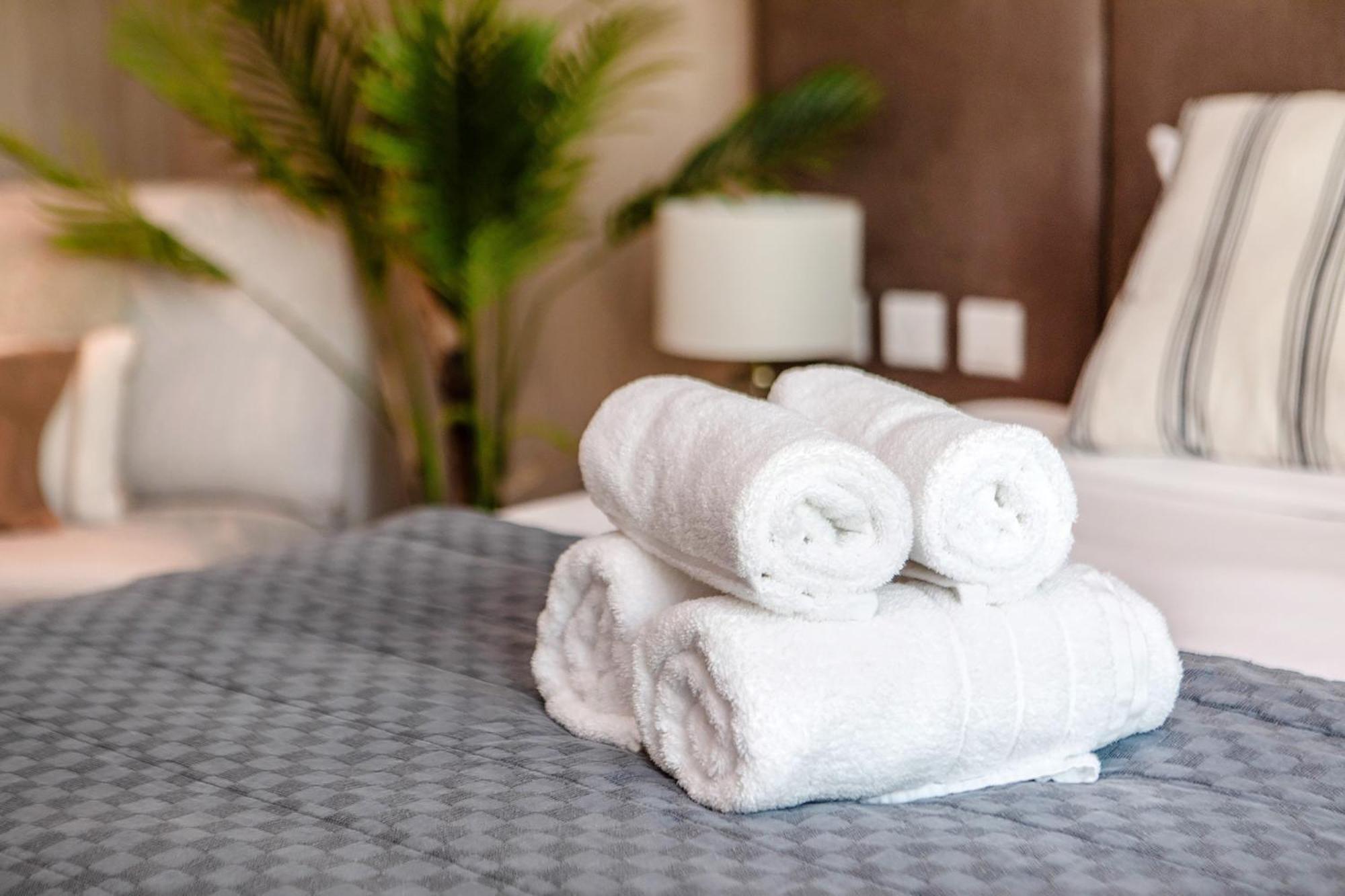 Modern And Cozy At Seven Palm Prime Location