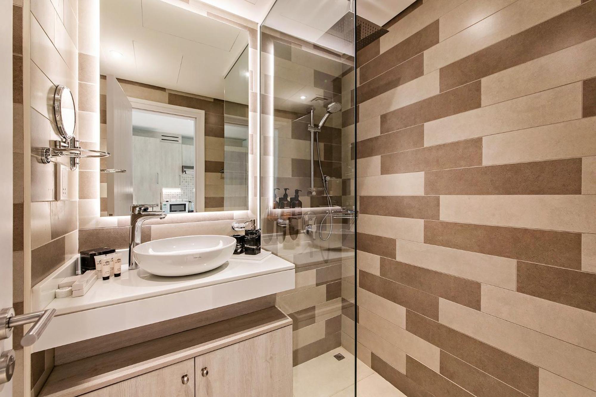 Modern And Cozy At Seven Palm Prime Location *