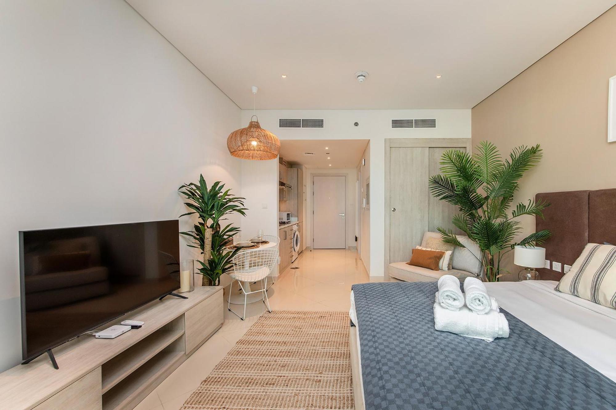 Modern And Cozy At Seven Palm Prime Location