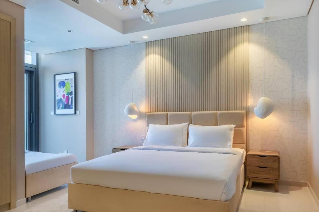 Apartment 5 Star With Burj View Infinity Pool And Gym Dubai