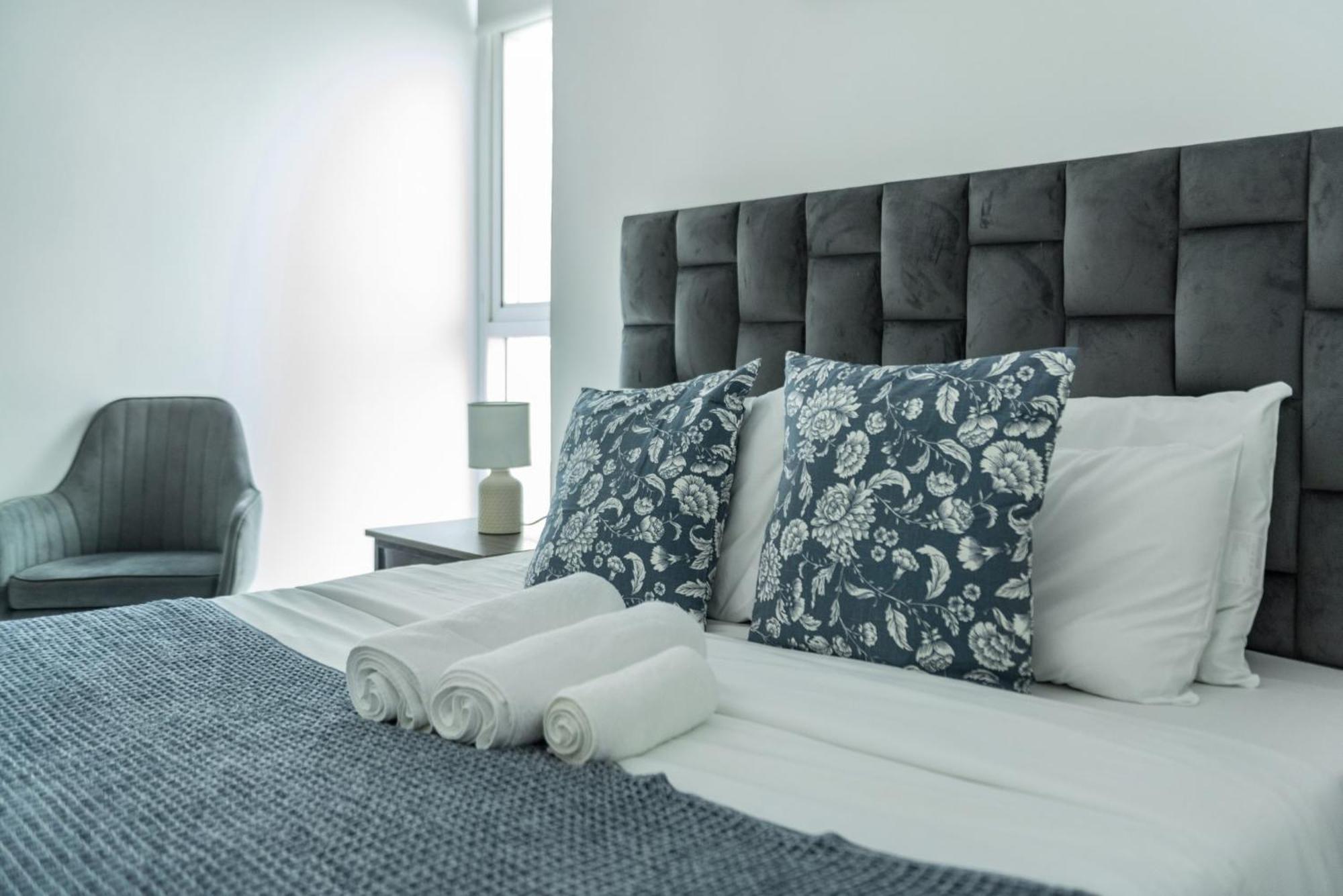 Shoresinn - Luxury 1br With Marina View Apartment *