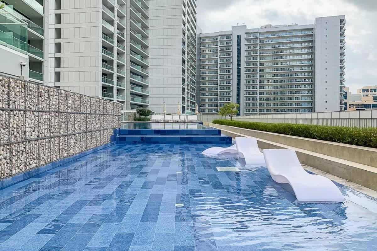 Frank Porter - Reva Residences Apartment Dubai
