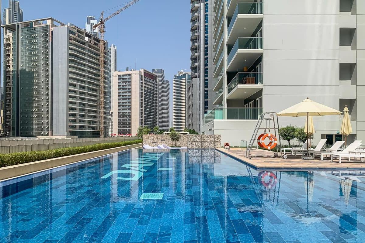 Frank Porter - Reva Residences Apartment Dubai
