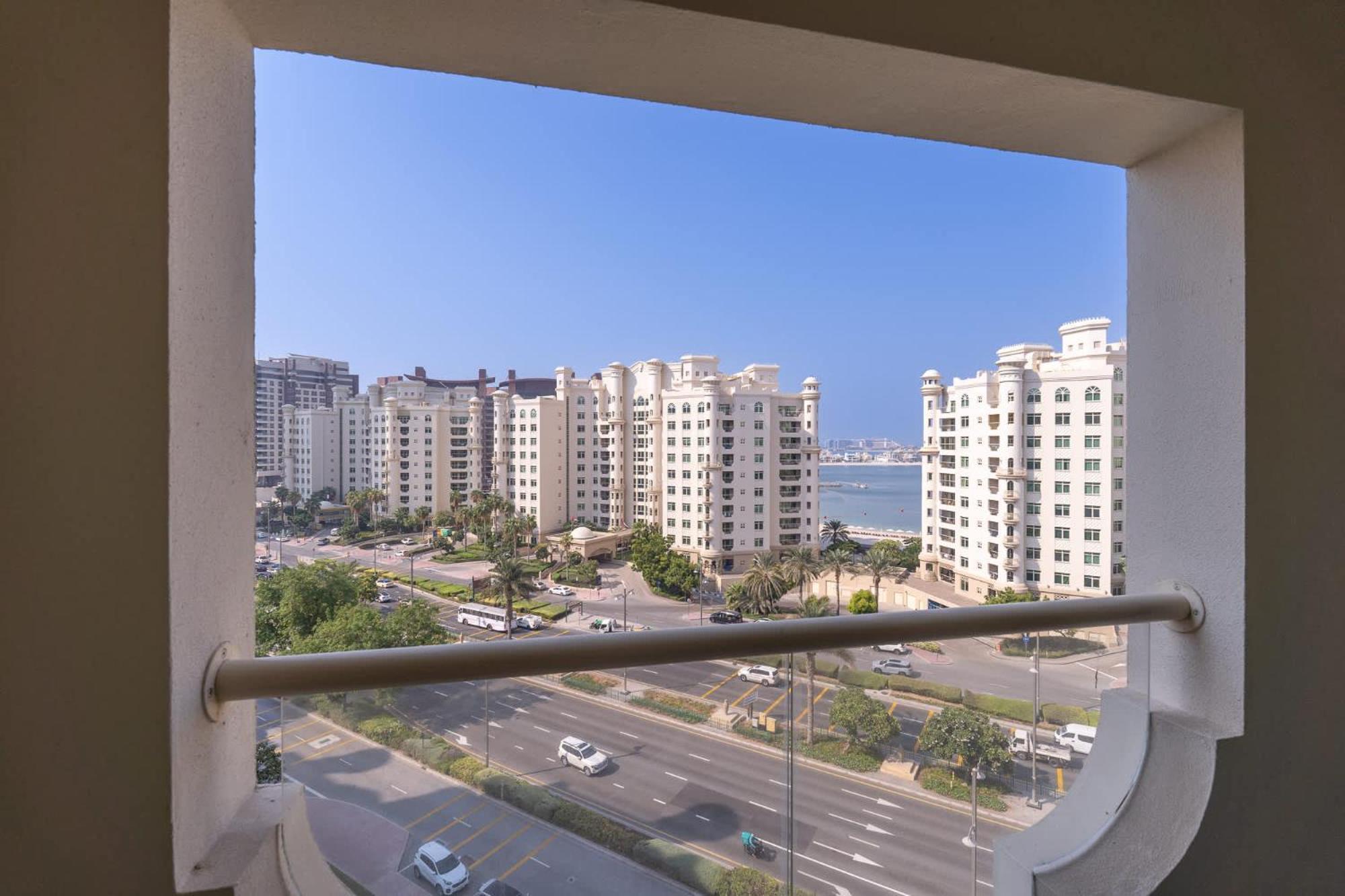 Prestigious 3-bedroom With Access On Palm Jumeirah! * Dubai