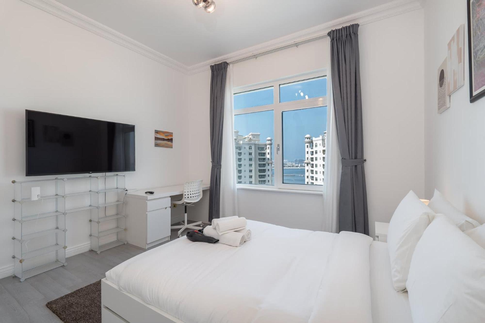 Apartment Prestigious 3-bedroom With Access On Palm Jumeirah! Dubai