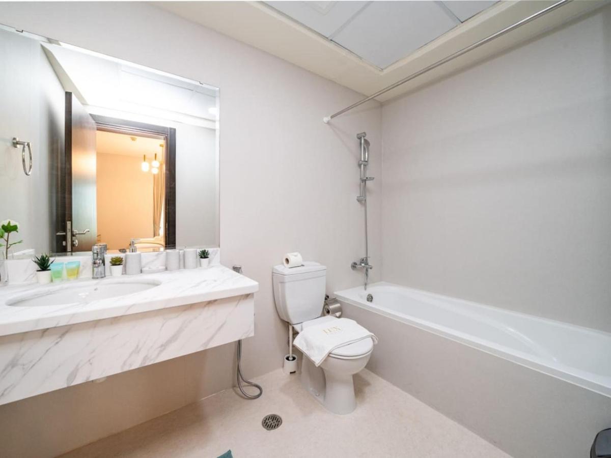Apartment Sleek 2 Bed In Sports Dubai