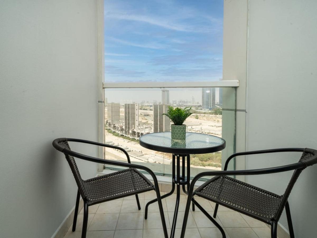 Sleek 2 Bed In Sports Apartment *