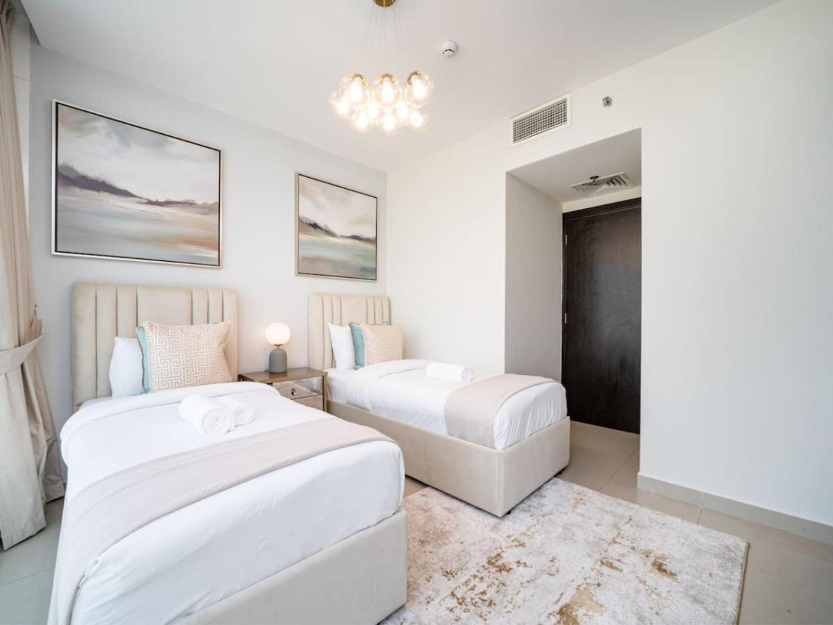Sleek 2 Bed In Sports Apartment