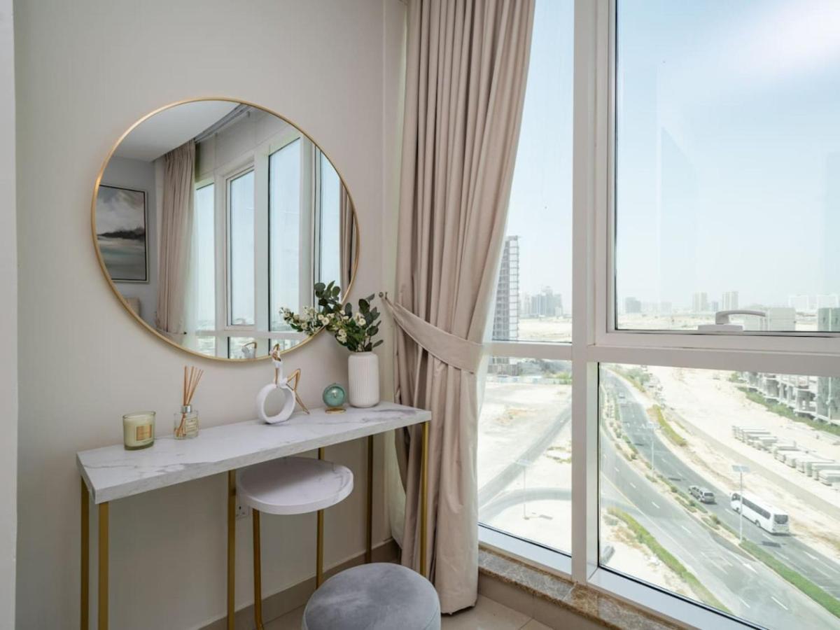 Sleek 2 Bed In Sports Apartment *