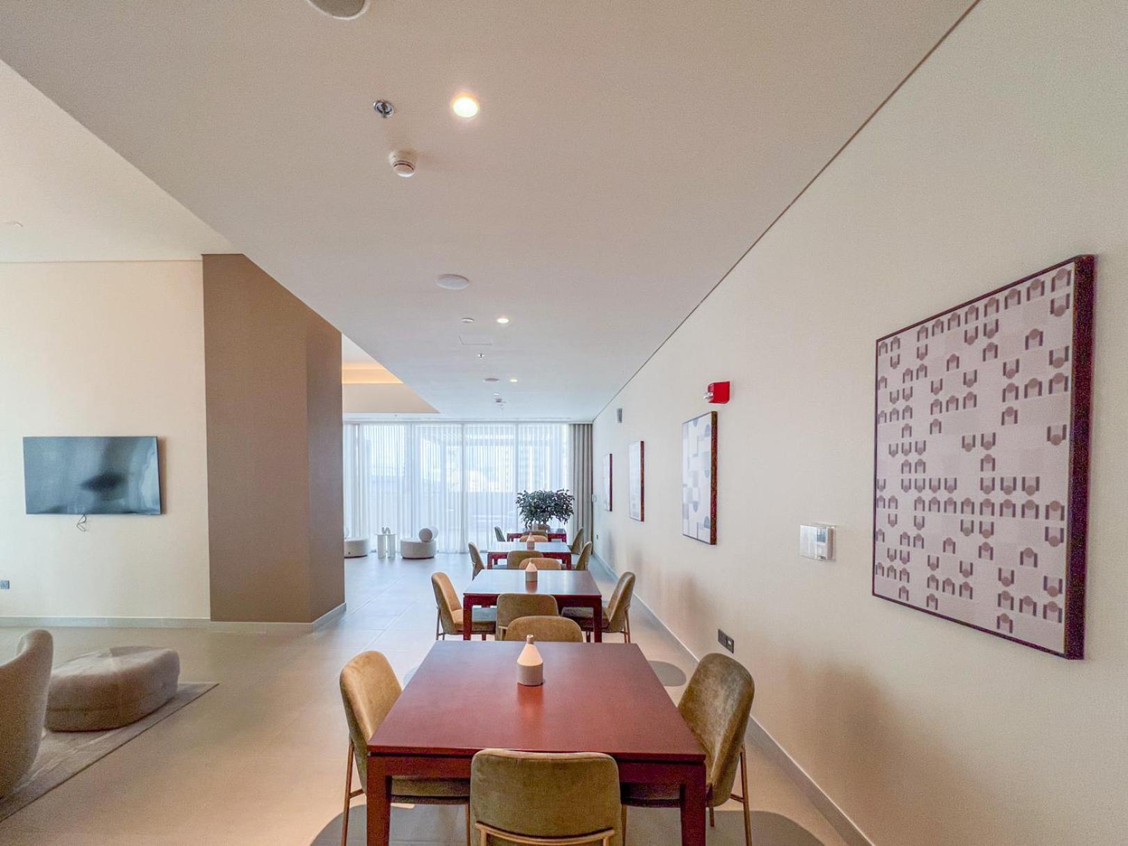 Downtown Luxury - Open Views Of The & The Sea - Walking Distance To Mall Apartment *