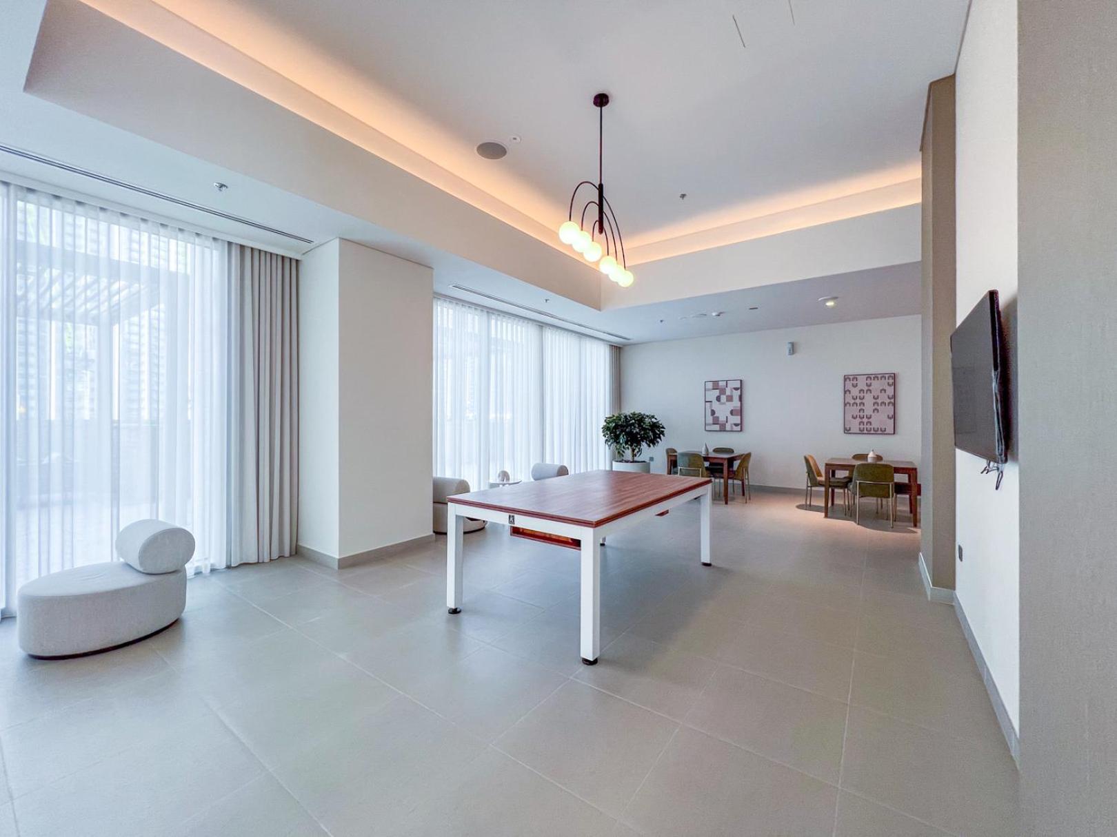Downtown Luxury - Open Views Of The & The Sea - Walking Distance To Mall Apartment