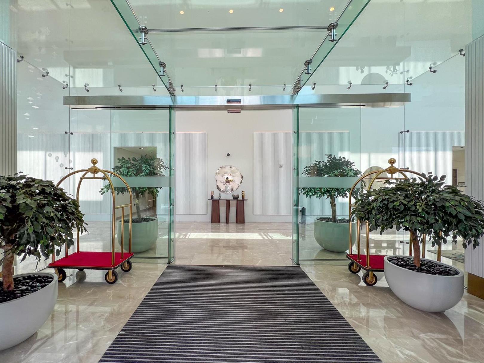 Downtown Luxury - Open Views Of The & The Sea - Walking Distance To Mall