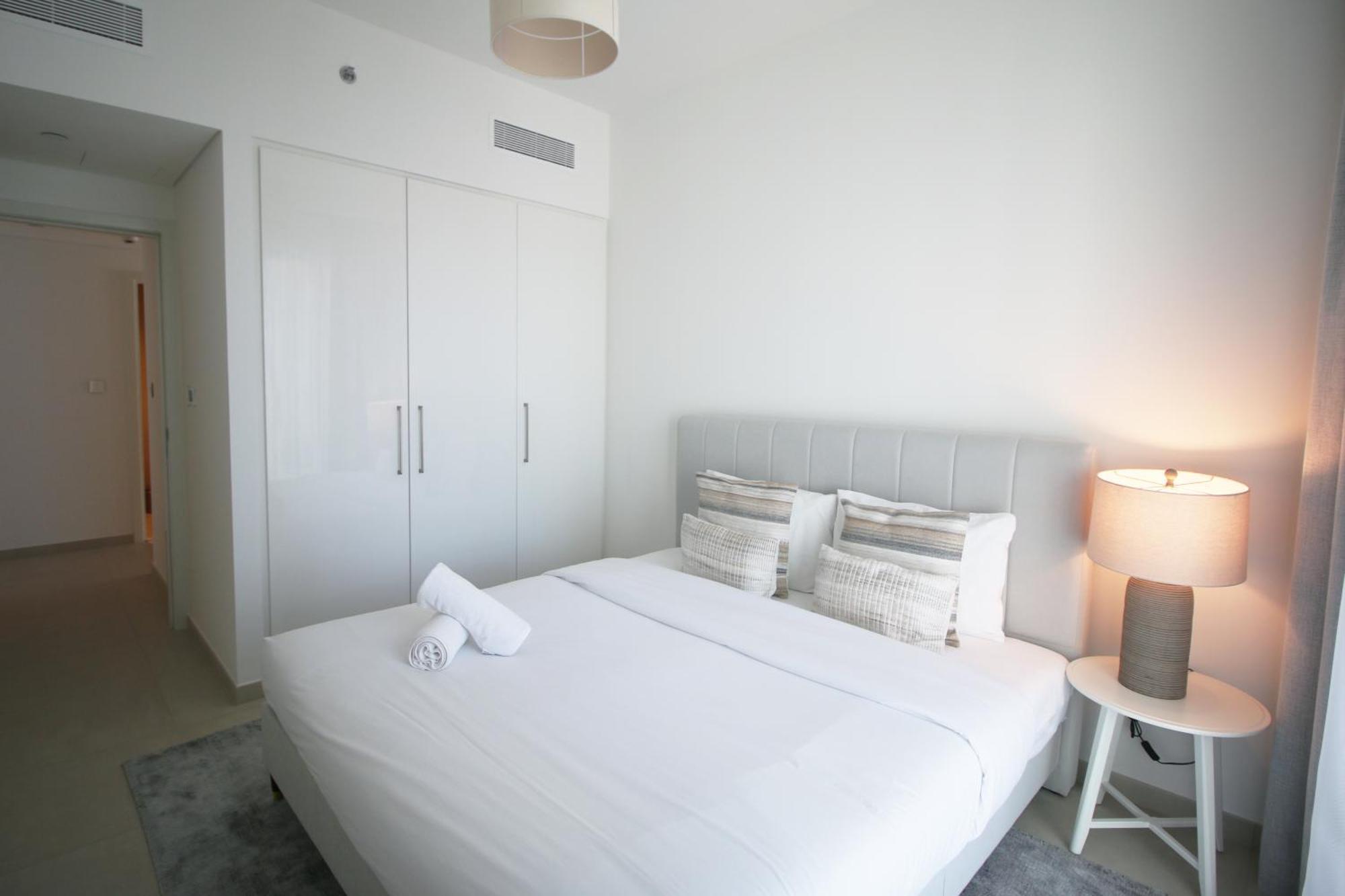 Rh - Burj Khalifa View, 03br With Maid's Room, 7 Mins Walk To Burj Khalifa *