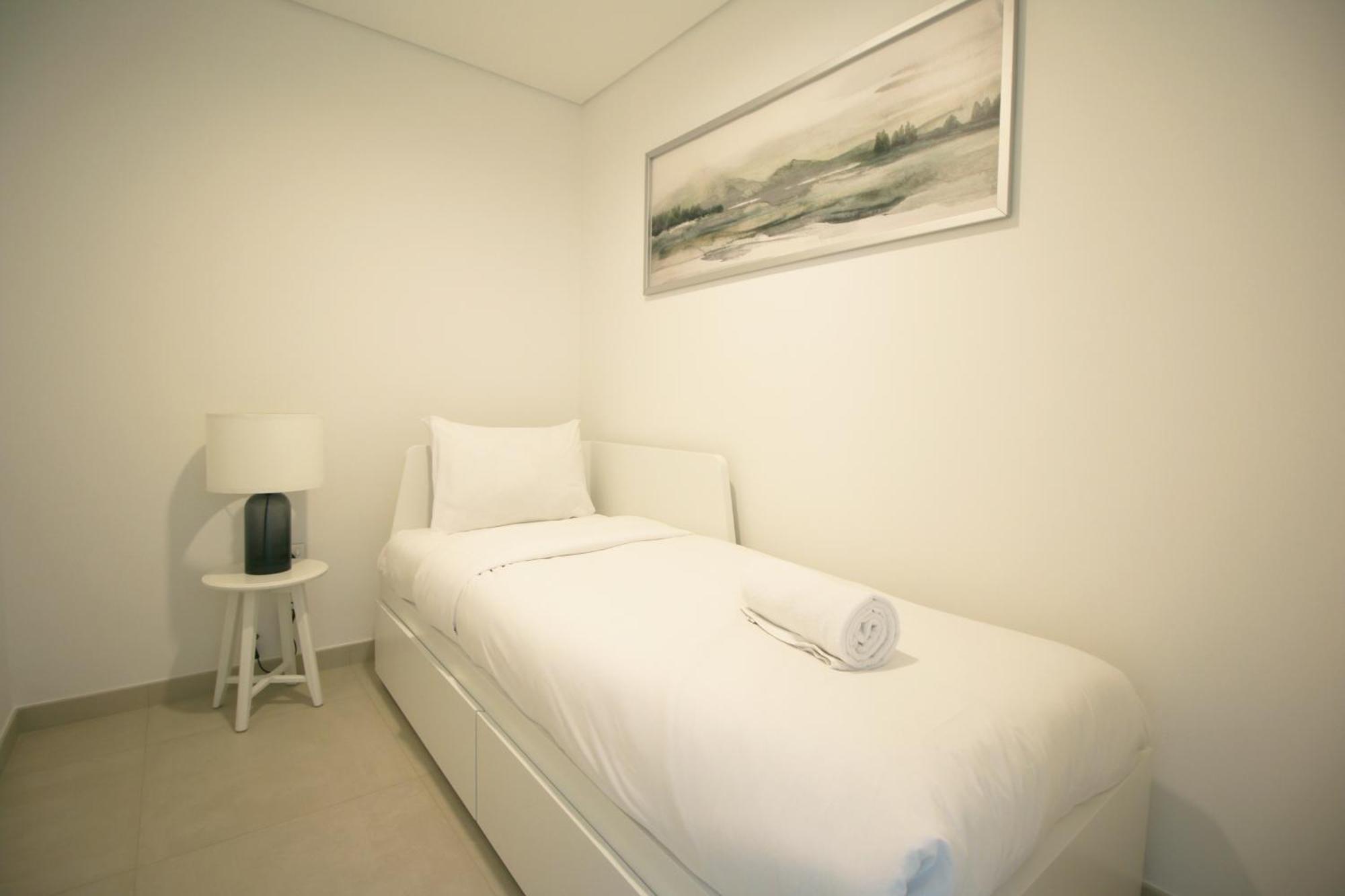 Rh - Burj Khalifa View, 03br With Maid's Room, 7 Mins Walk To Burj Khalifa Dubai