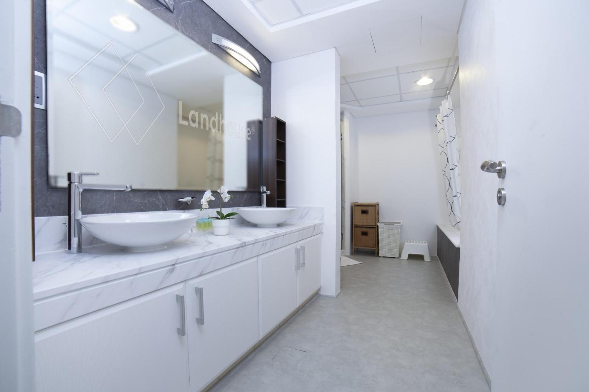 Lux Living On Palm Jumeirah With Pool & Access Dubai
