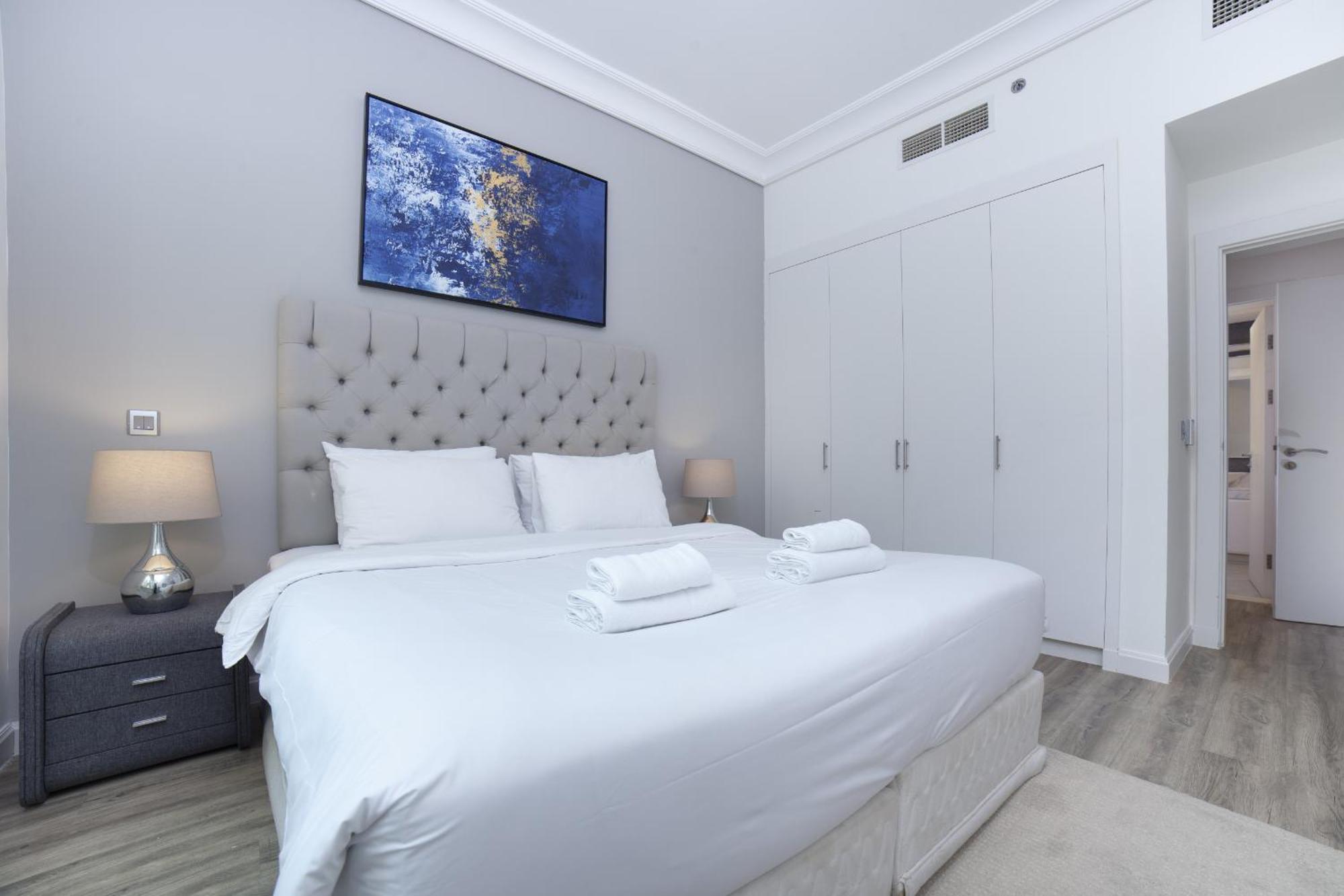 Apartment Lux Living On Palm Jumeirah With Pool & Access