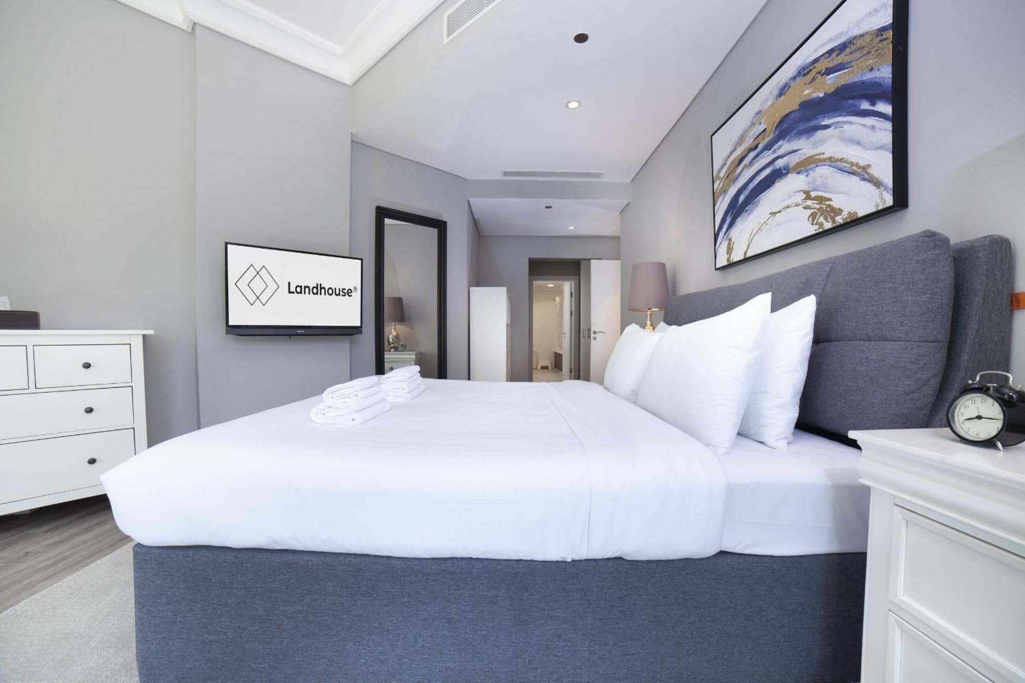 Apartment Lux Living On Palm Jumeirah With Pool & Access