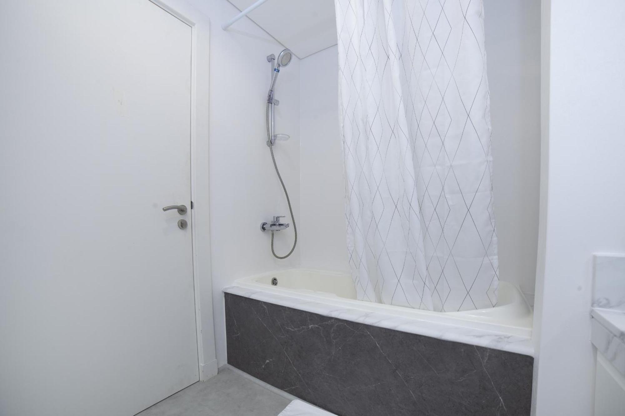 Lux Living On Palm Jumeirah With Pool & Access * Dubai