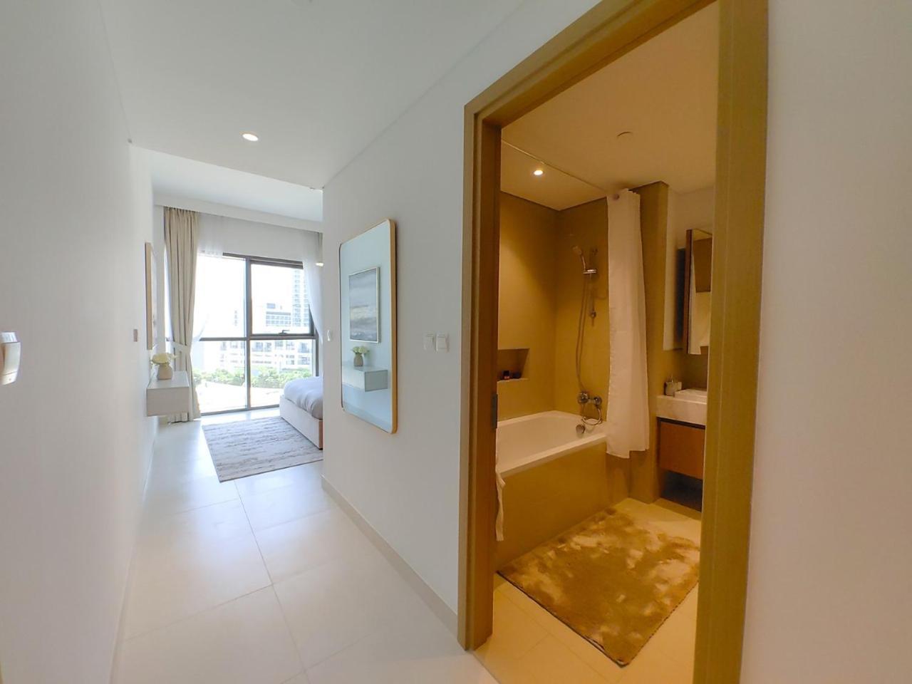 Creek Harbour Retreat: Luxurious 2-br Dubai