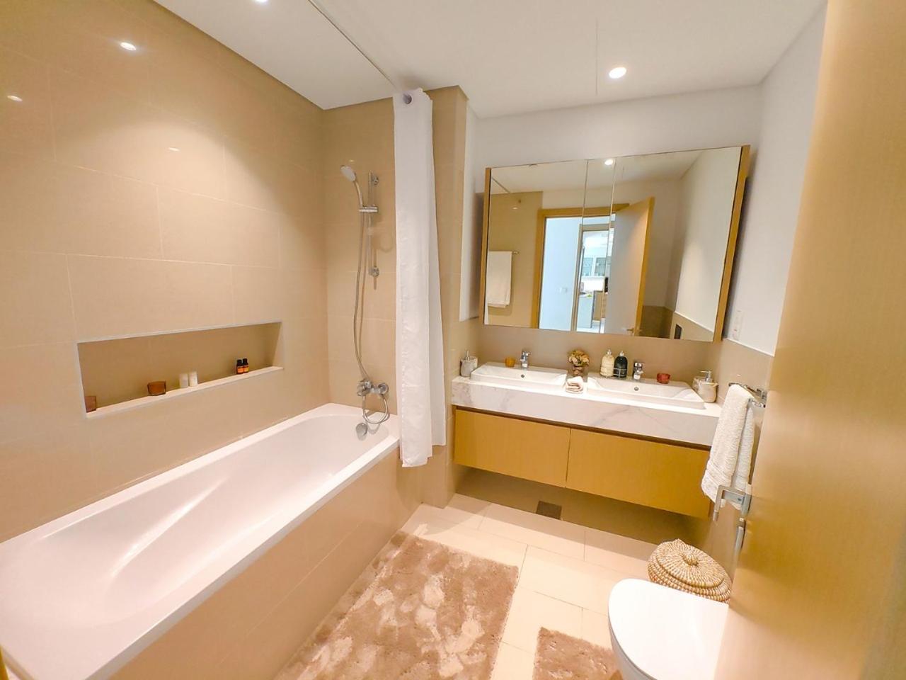 Apartment Creek Harbour Retreat: Luxurious 2-br Dubai
