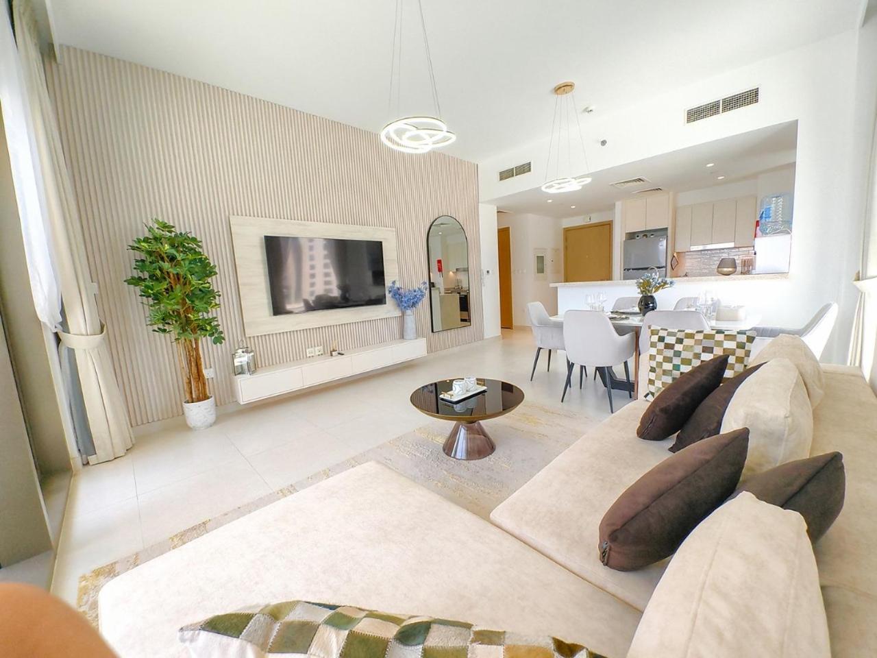 Creek Harbour Retreat: Luxurious 2-br Dubai