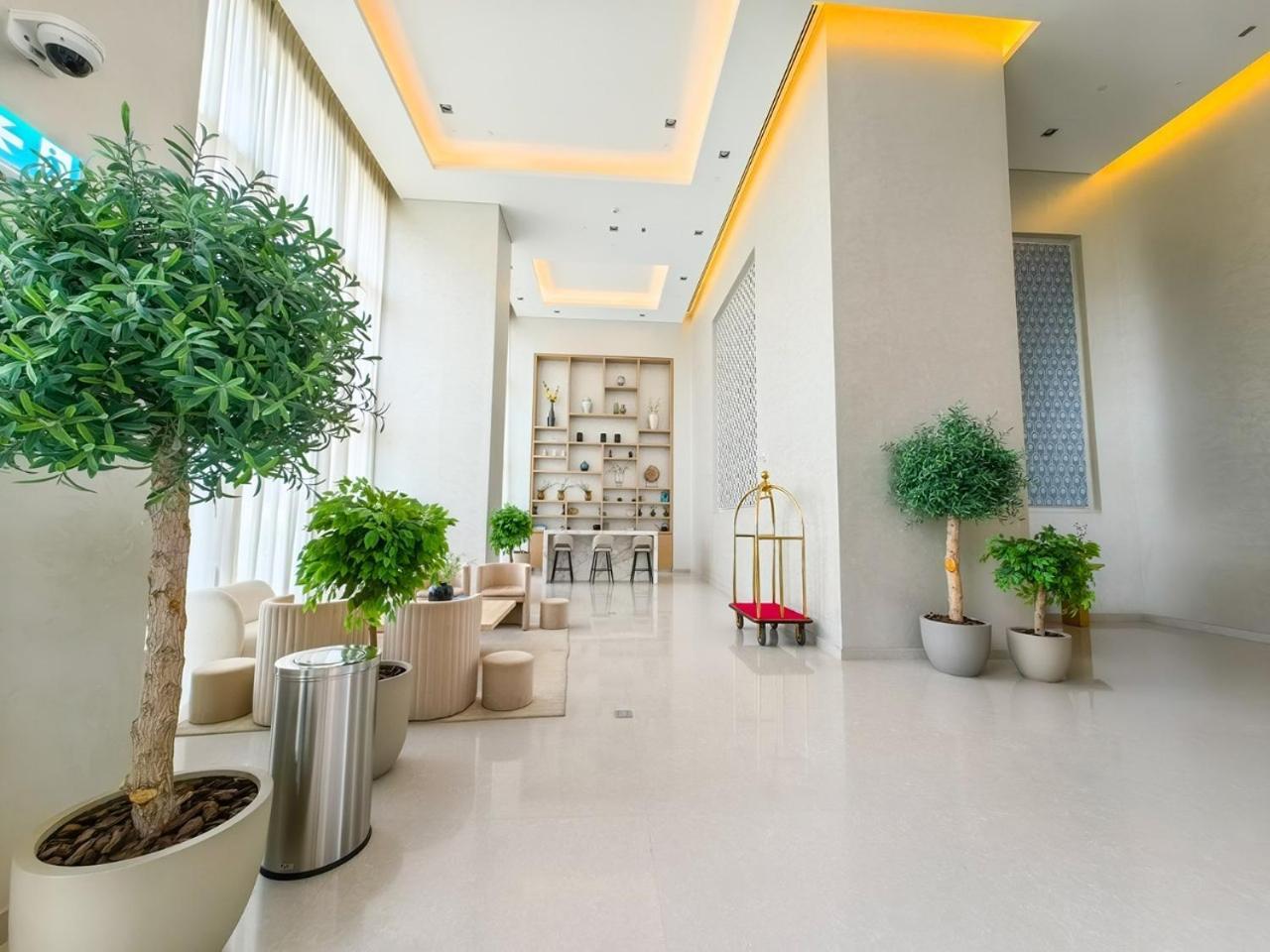 Creek Harbour Retreat: Luxurious 2-br Dubai