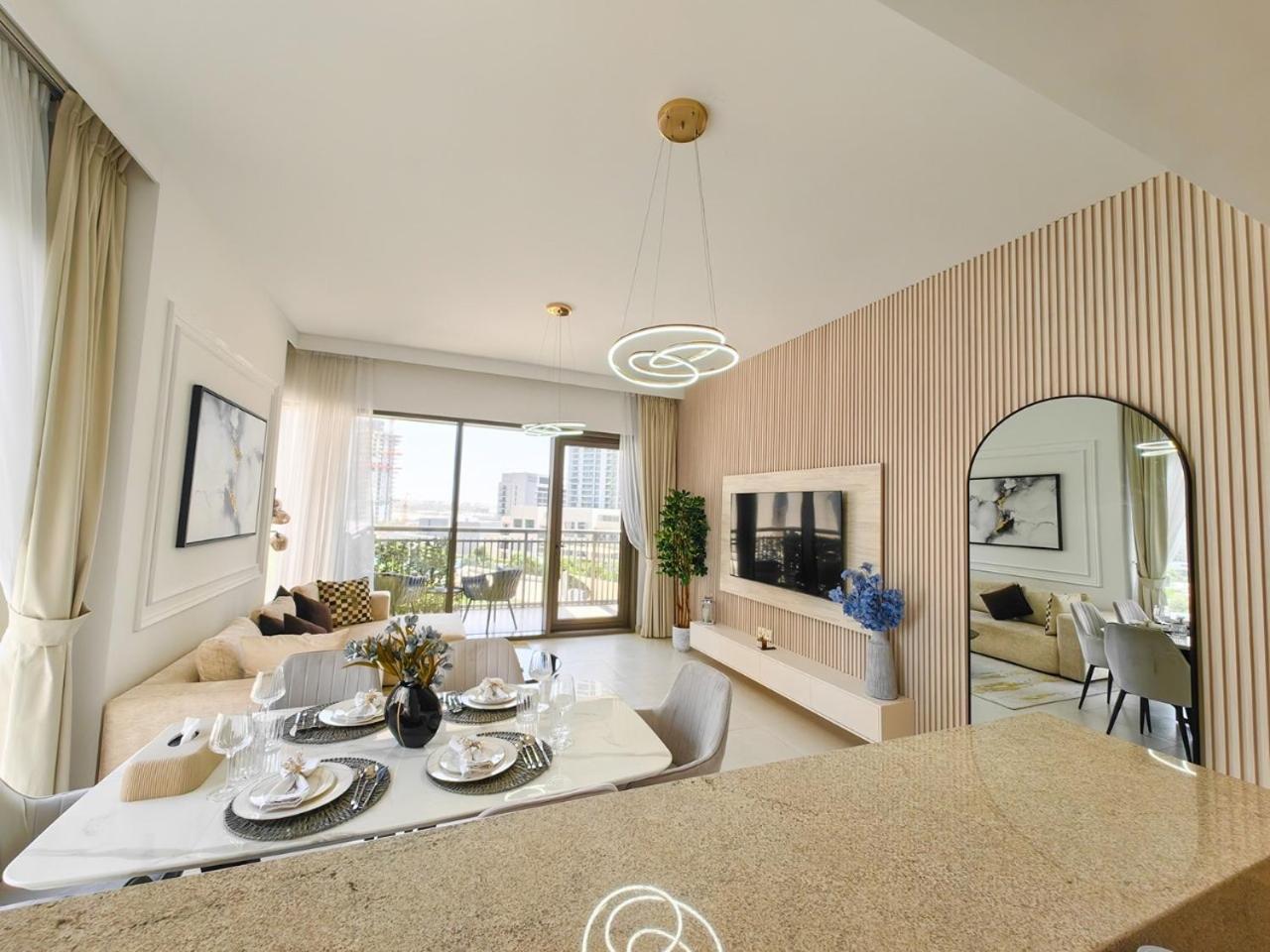Creek Harbour Retreat: Luxurious 2-br Apartment *