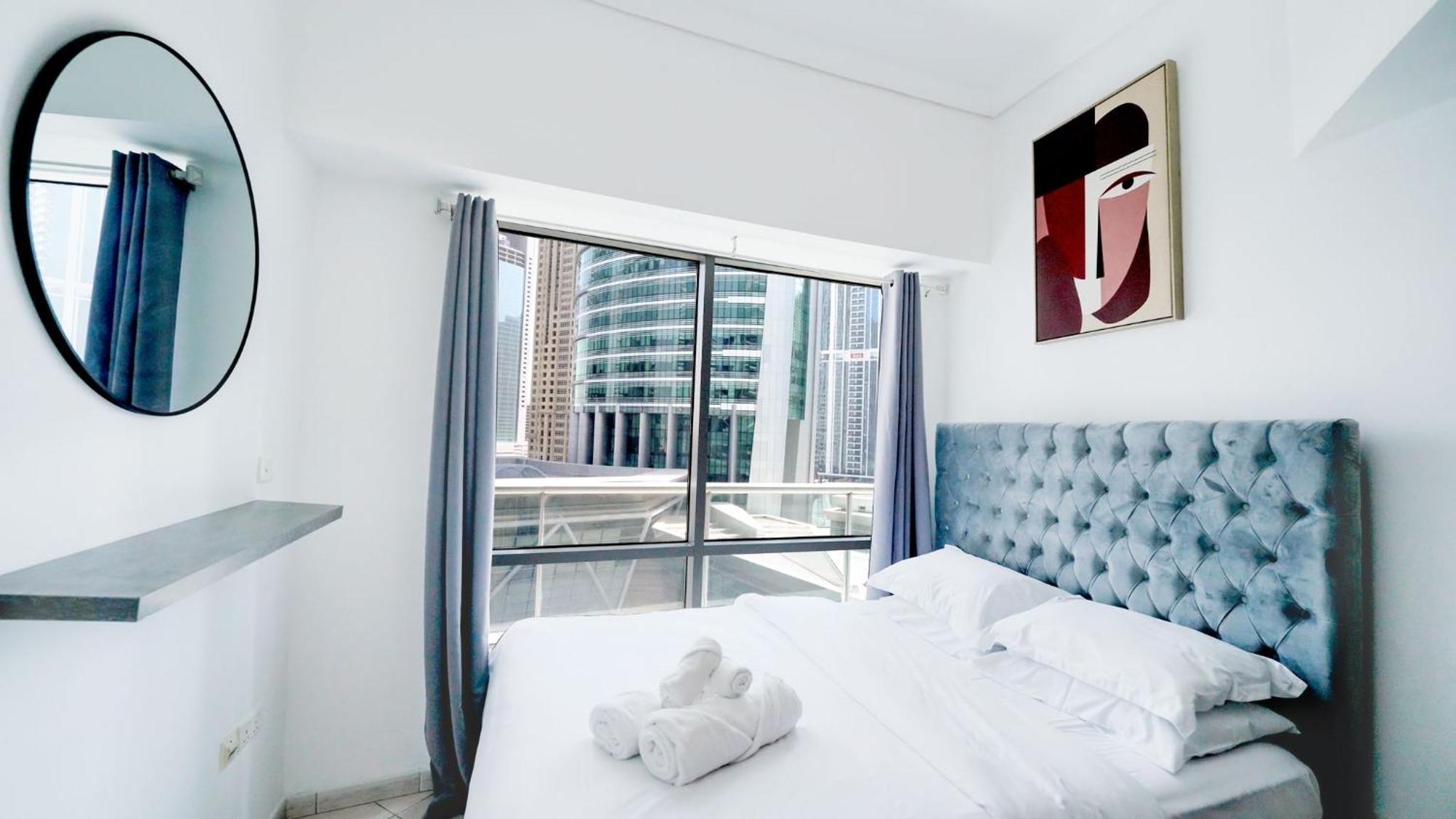 Stunning Skyline- View Modern Cozy Apartment *