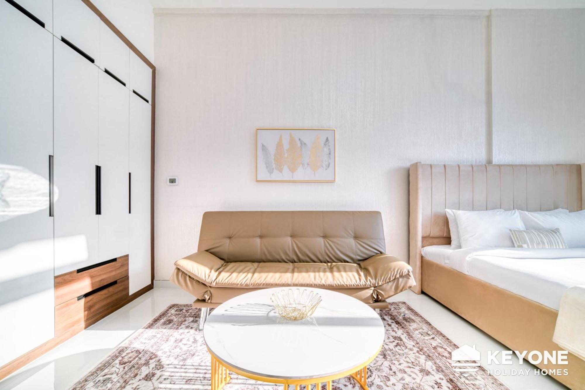 Elz Stylish Living Apartment