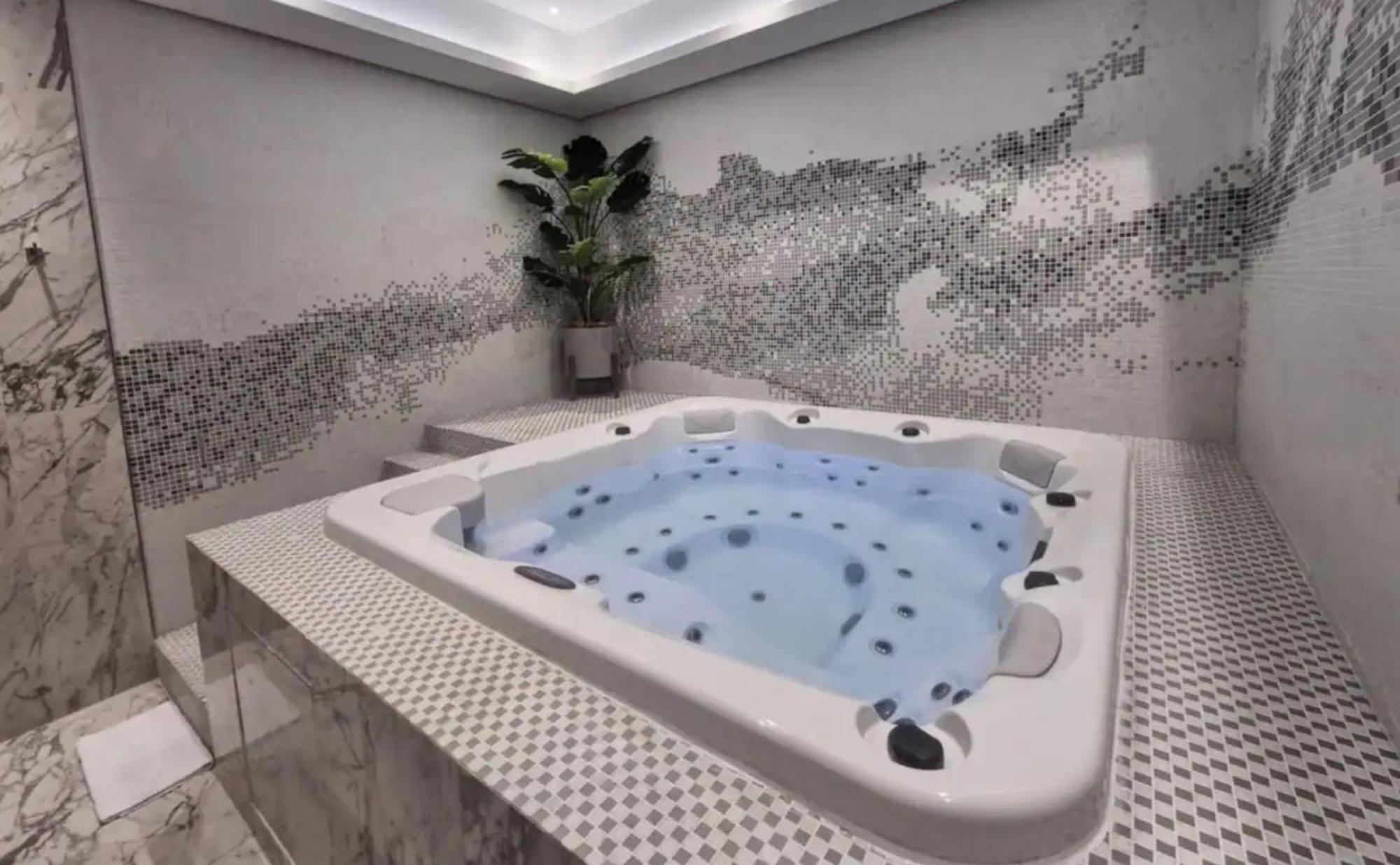 Apartment High Floor In 5 Star With Infinity Pool Burj View Gym Sauna Dubai