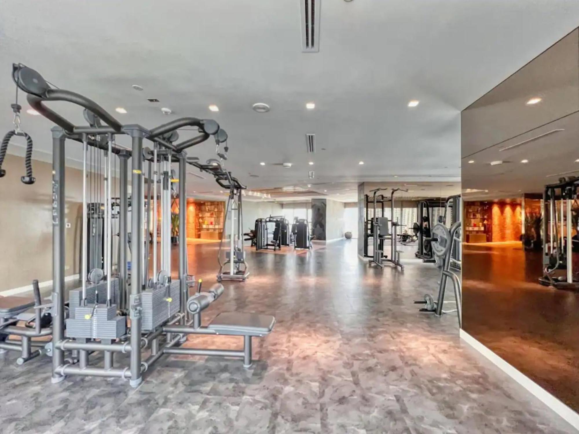 High Floor In 5 Star With Infinity Pool Burj View Gym Sauna *
