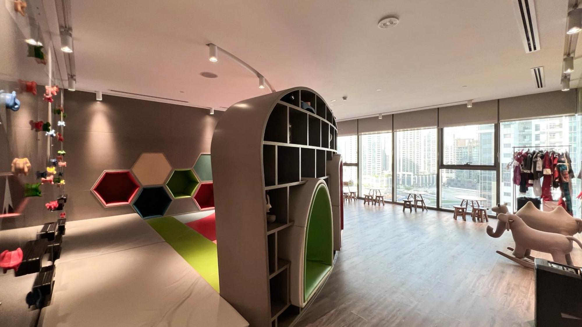 Apartment High Floor In 5 Star With Infinity Pool Burj View Gym Sauna Dubai