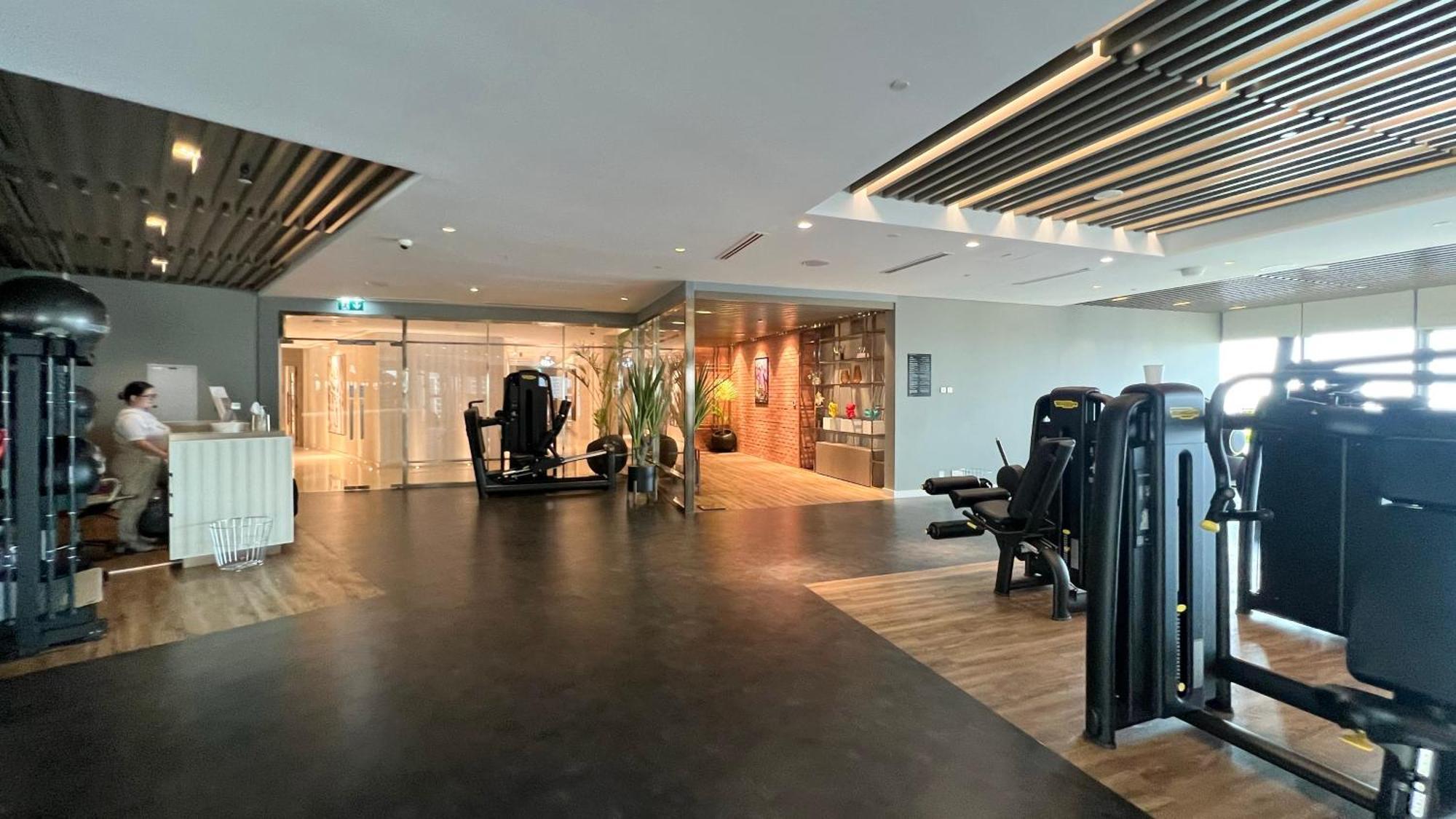High Floor In 5 Star With Infinity Pool Burj View Gym Sauna Apartment