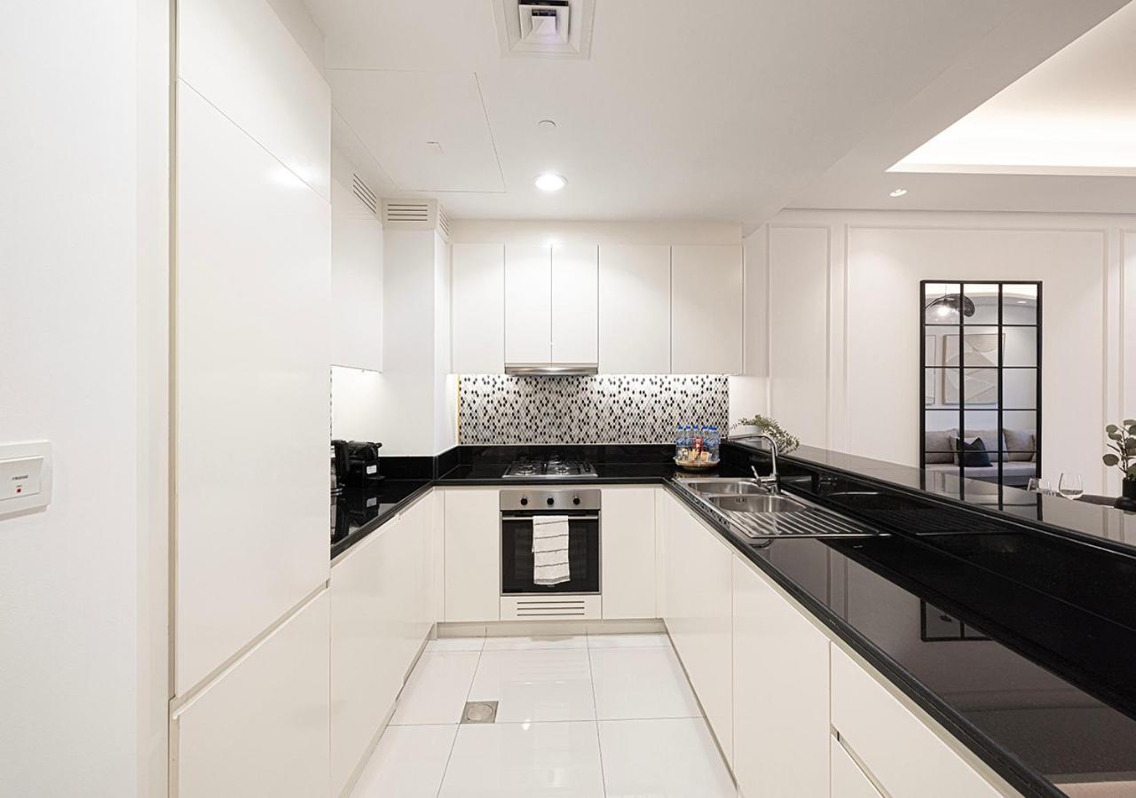 Apartment High Floor In 5 Star With Infinity Pool Burj View Gym Sauna Dubai