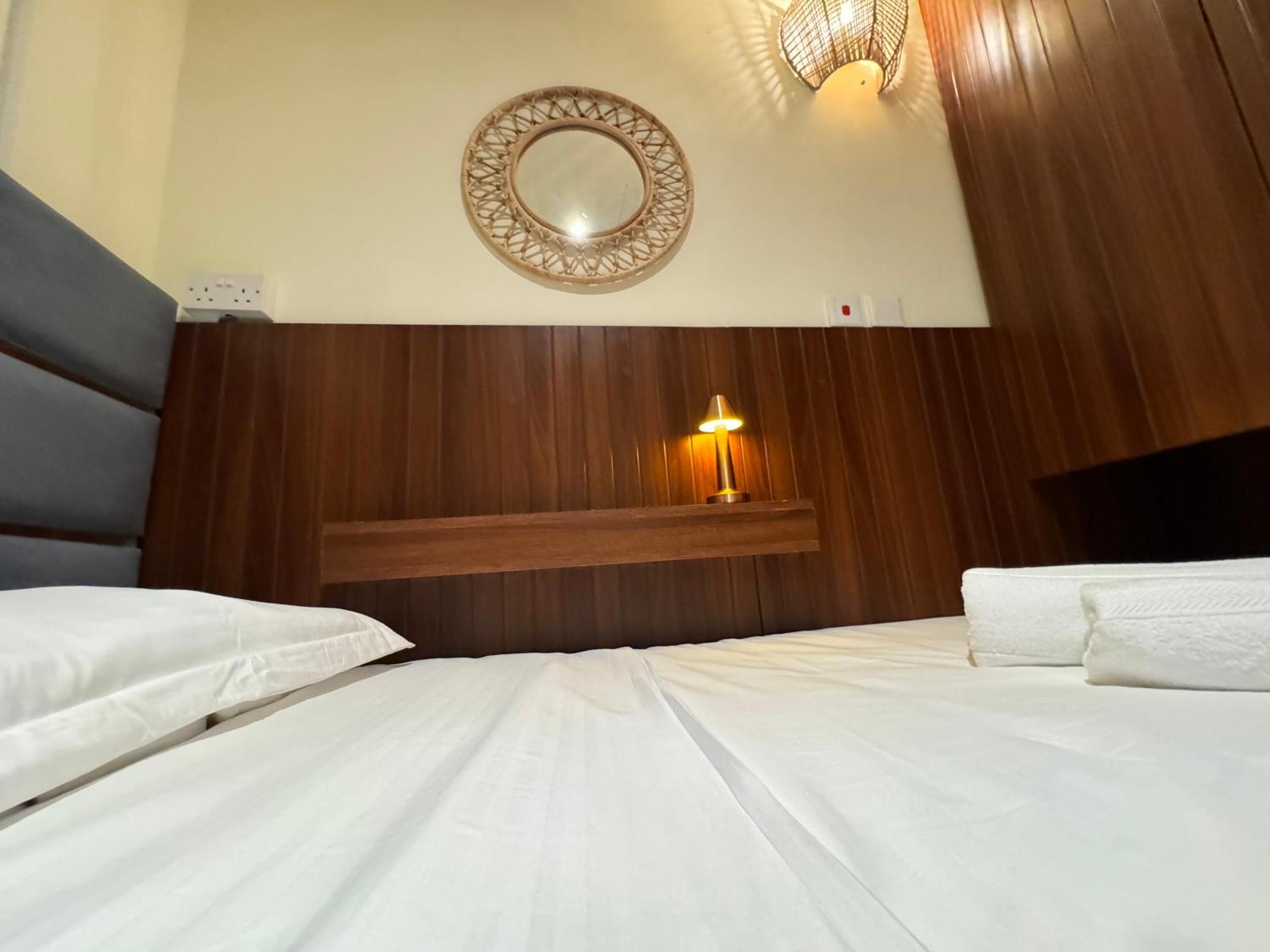 Marina Jasmine - Luxury - Jumeirah Beach Hostel