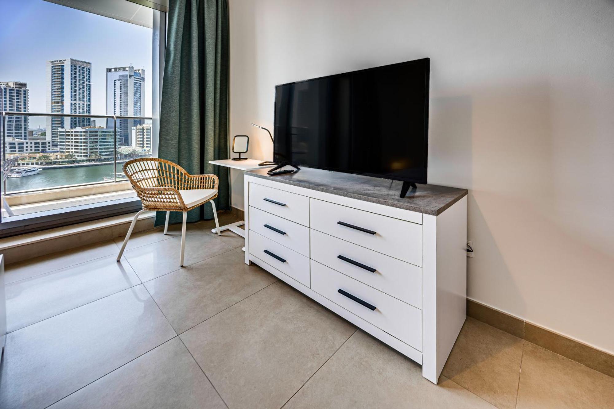 Apartment 5 Star Sparkle Tower By Swarovski, Marina *
