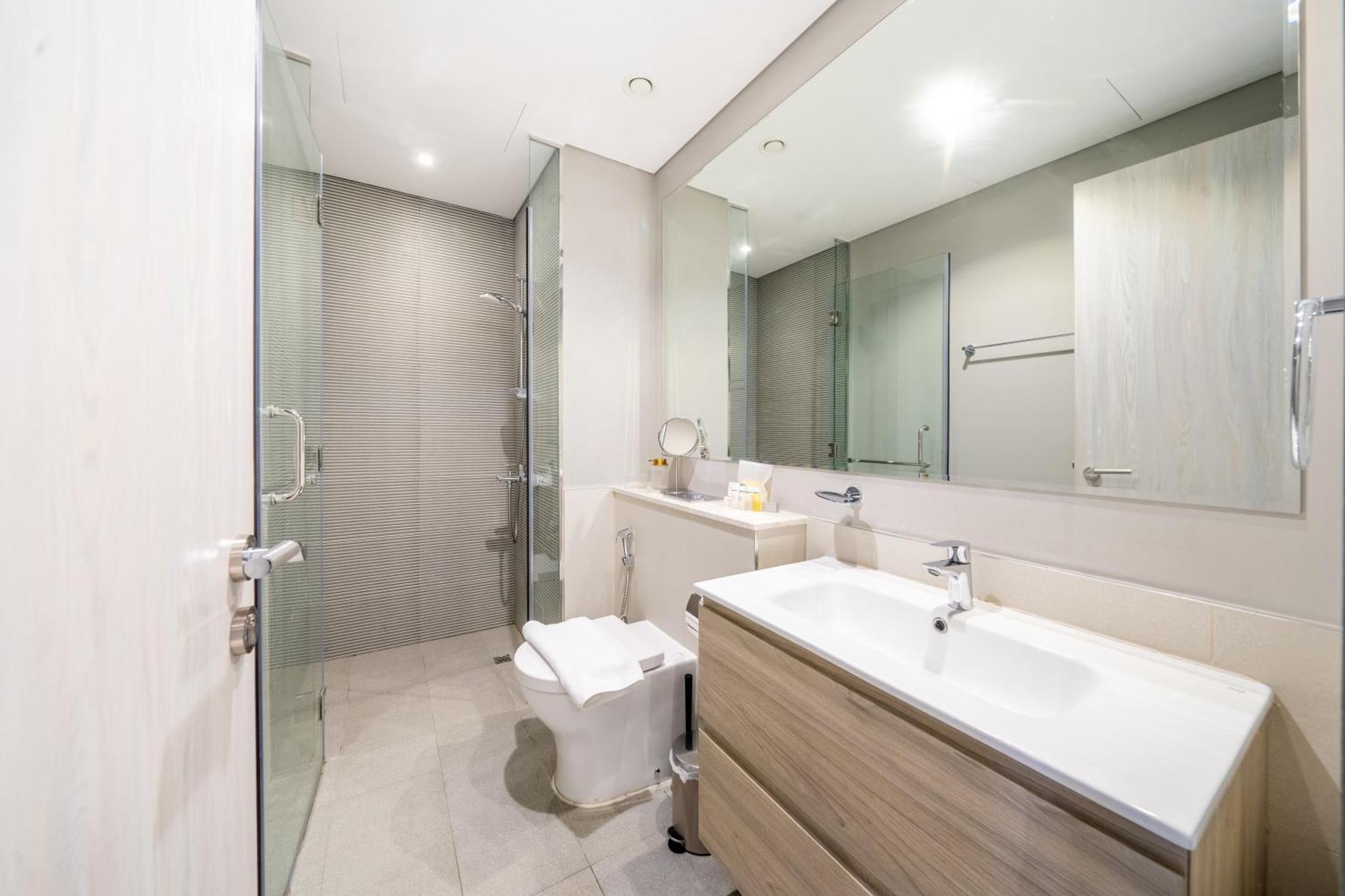 Homes Beyond L 1br Close To Business Bay Metro Apartment