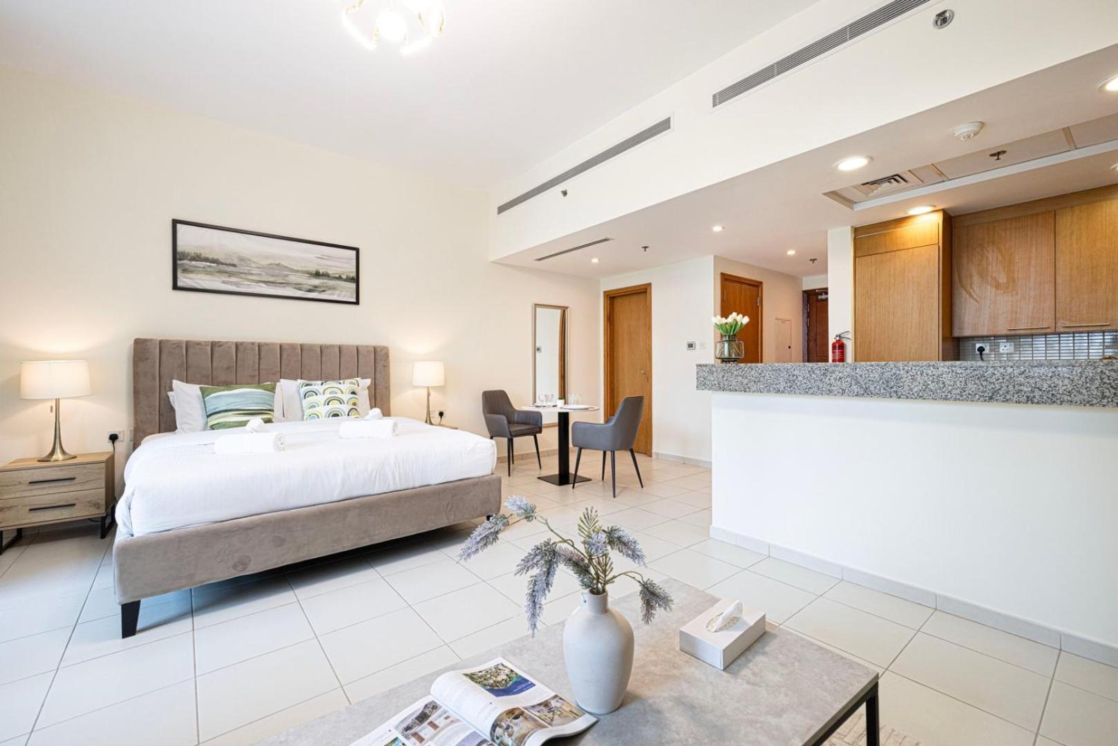 Modern In Bay Square Business Bay Apartment *